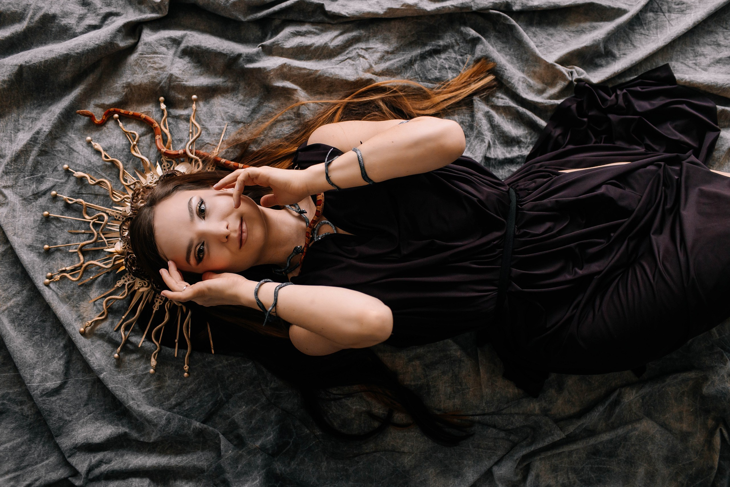 Фотосессия со змеёй. Медуза Горгона. Тематическая фотосессия. Фотосессии Фотодни Псков СПб