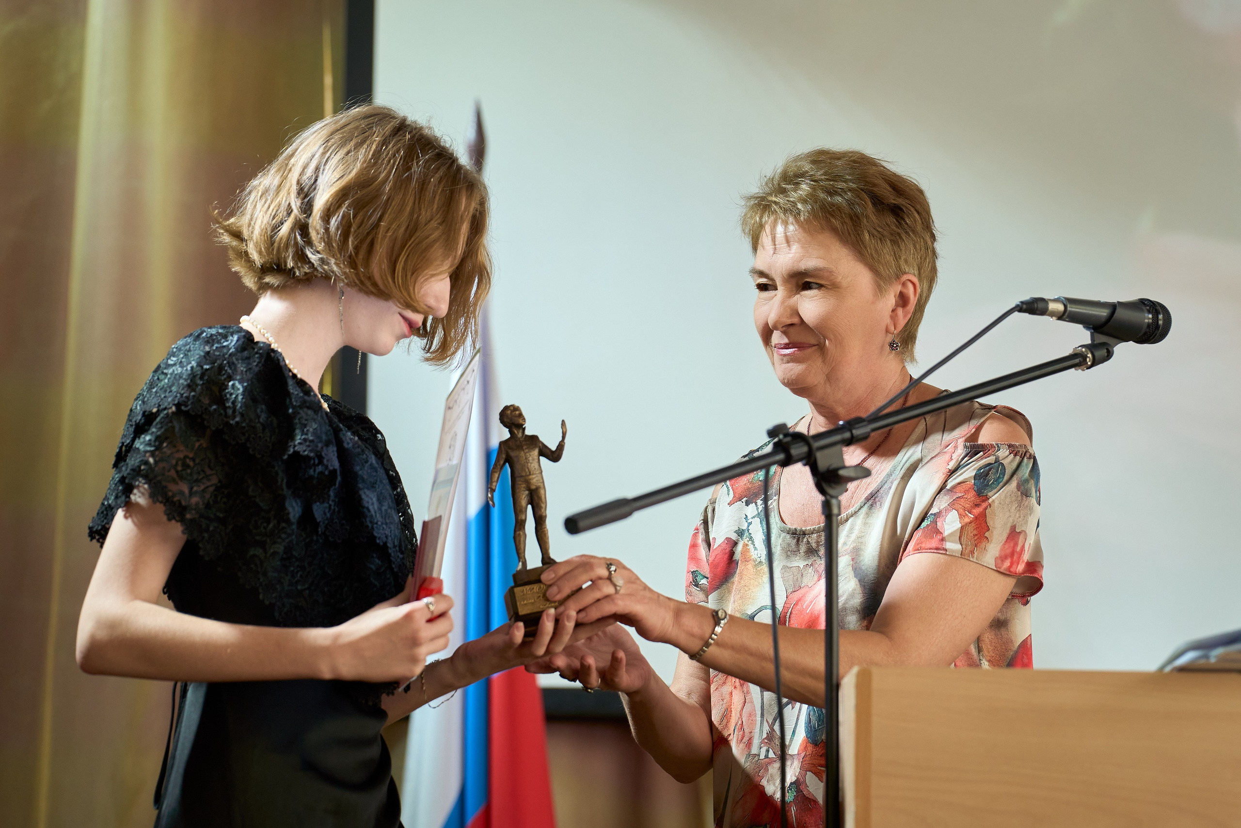 Вручение аттестатов 11 класс. Репортажный и портретный фотограф в Томске Ларионов Артём