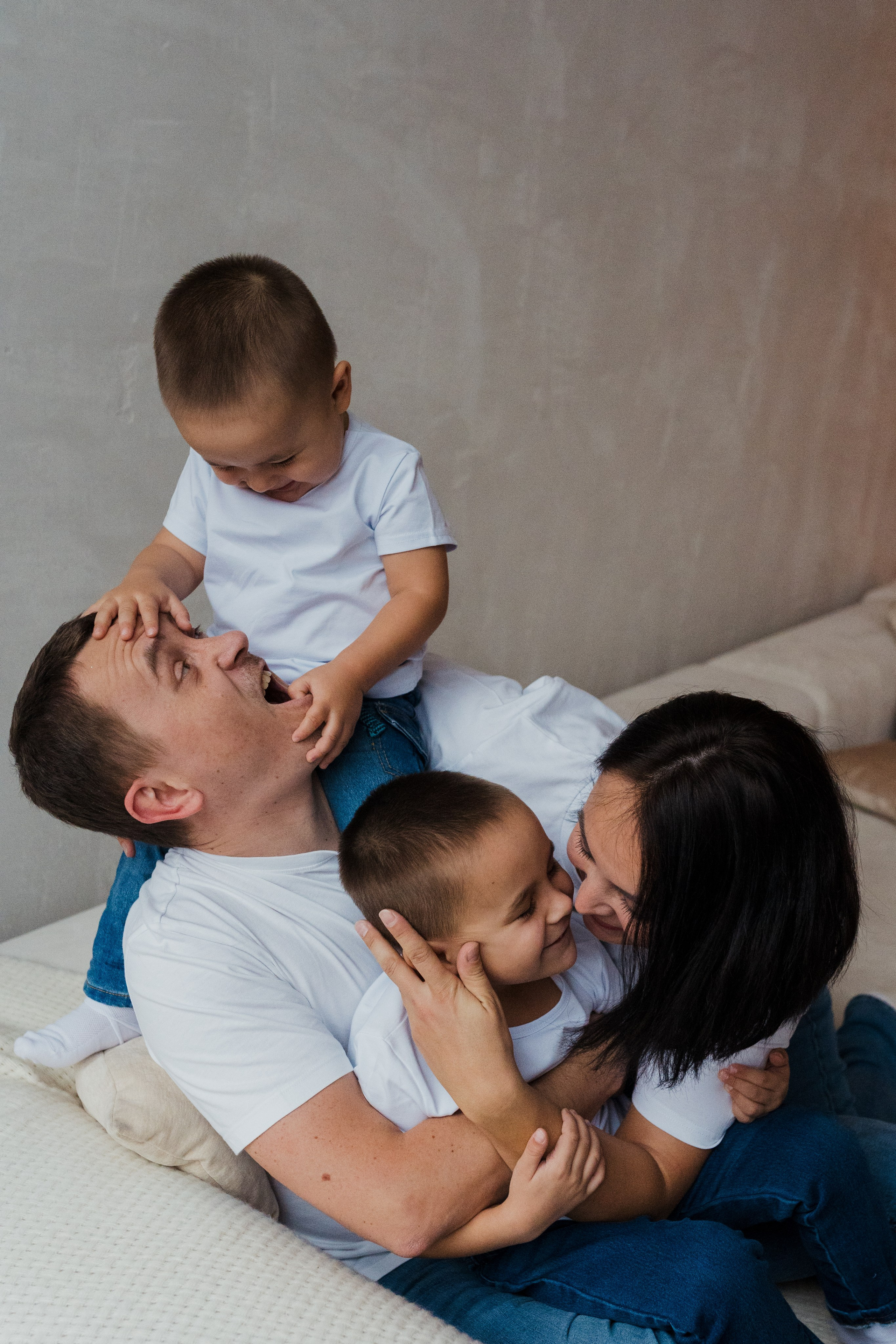 Семейная фотосессия в студии в Москве, семейный фотограф Анна Полушина. Свадебный фотограф в Москве Анна Полушина