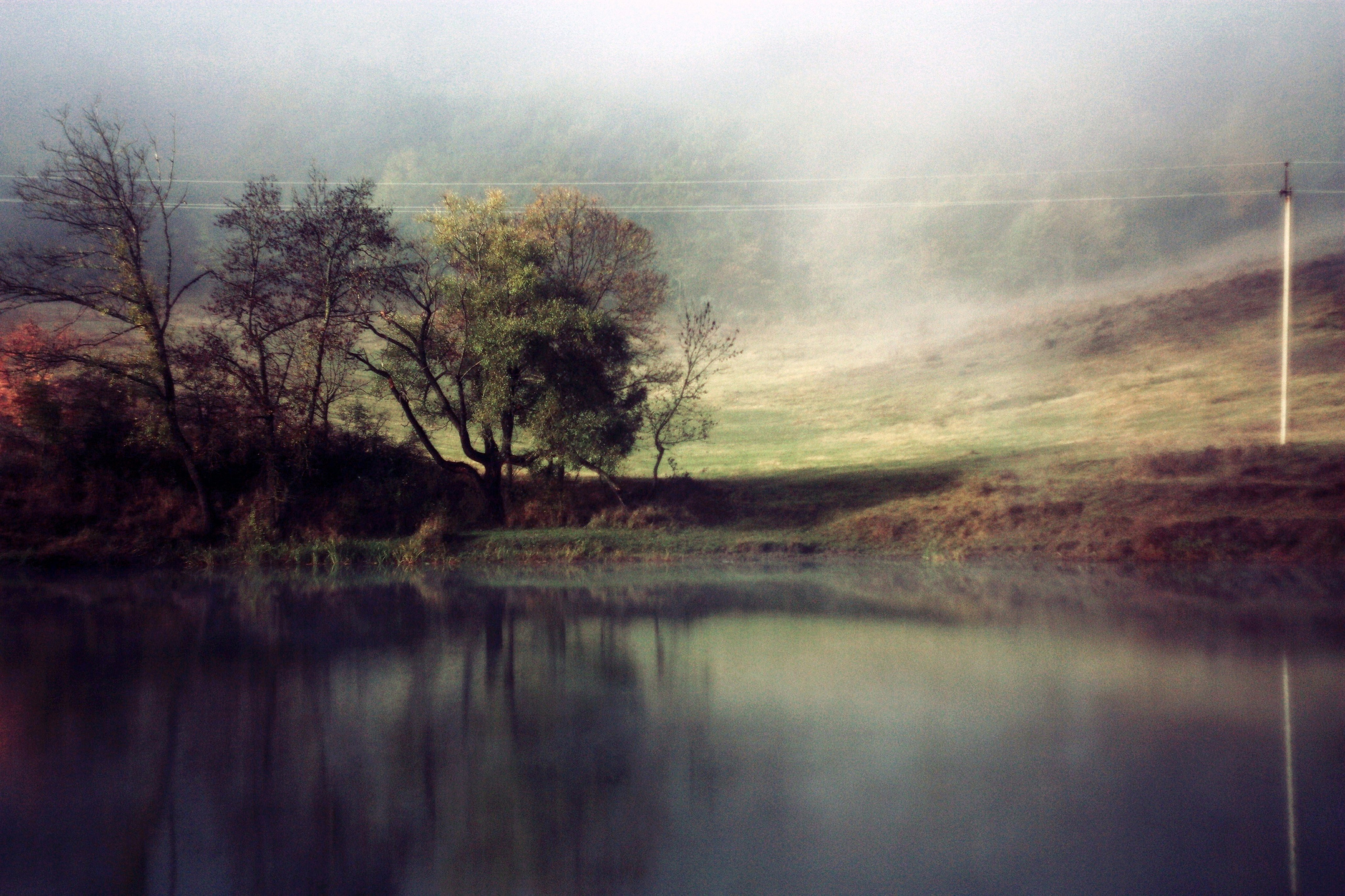 крымский пейзаж - утренний туман на озере фото