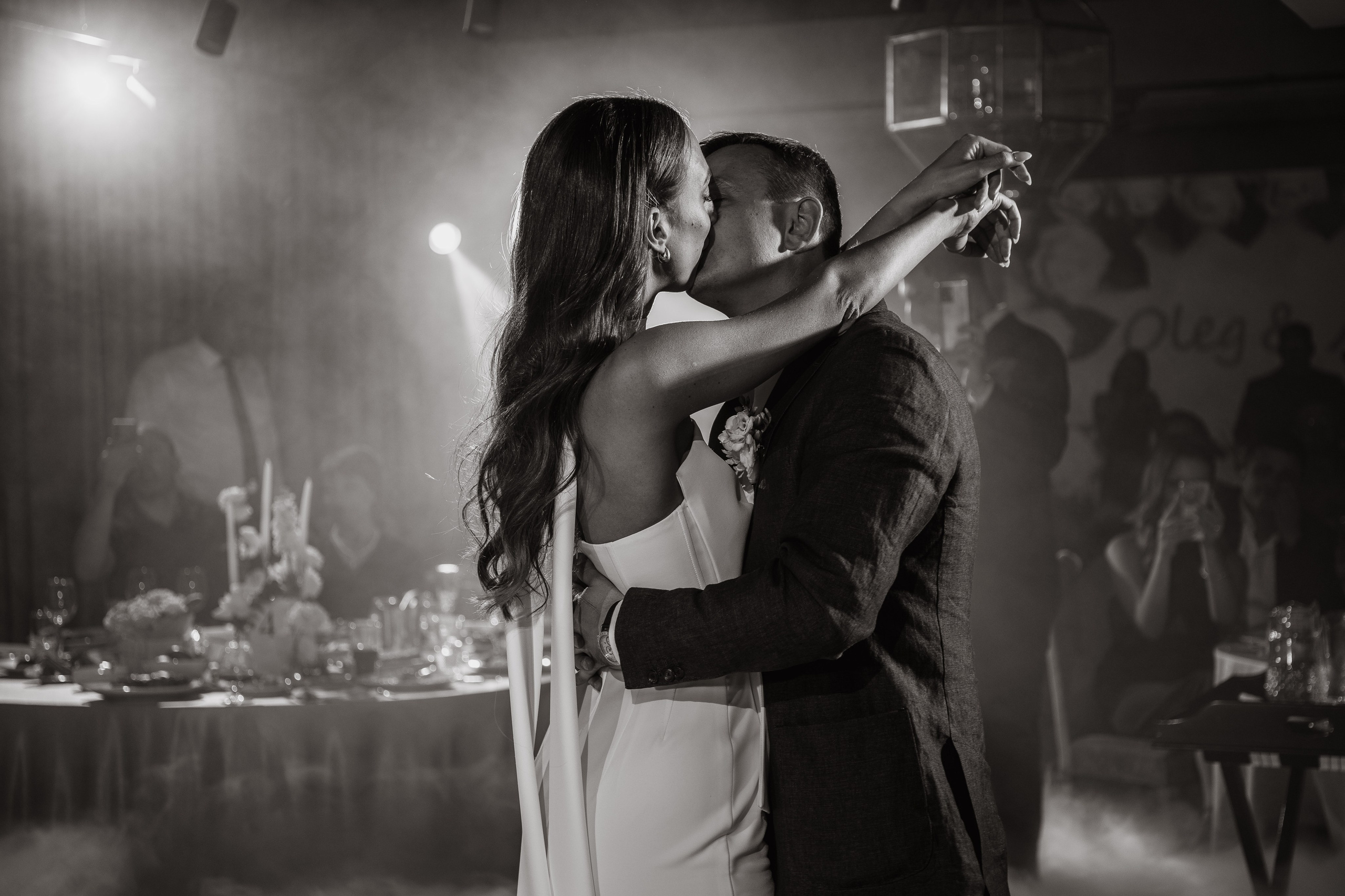 Свадебная фотосессия красивый банкет. Свадебный фотограф в Екатеринбурге Илья Корсаков