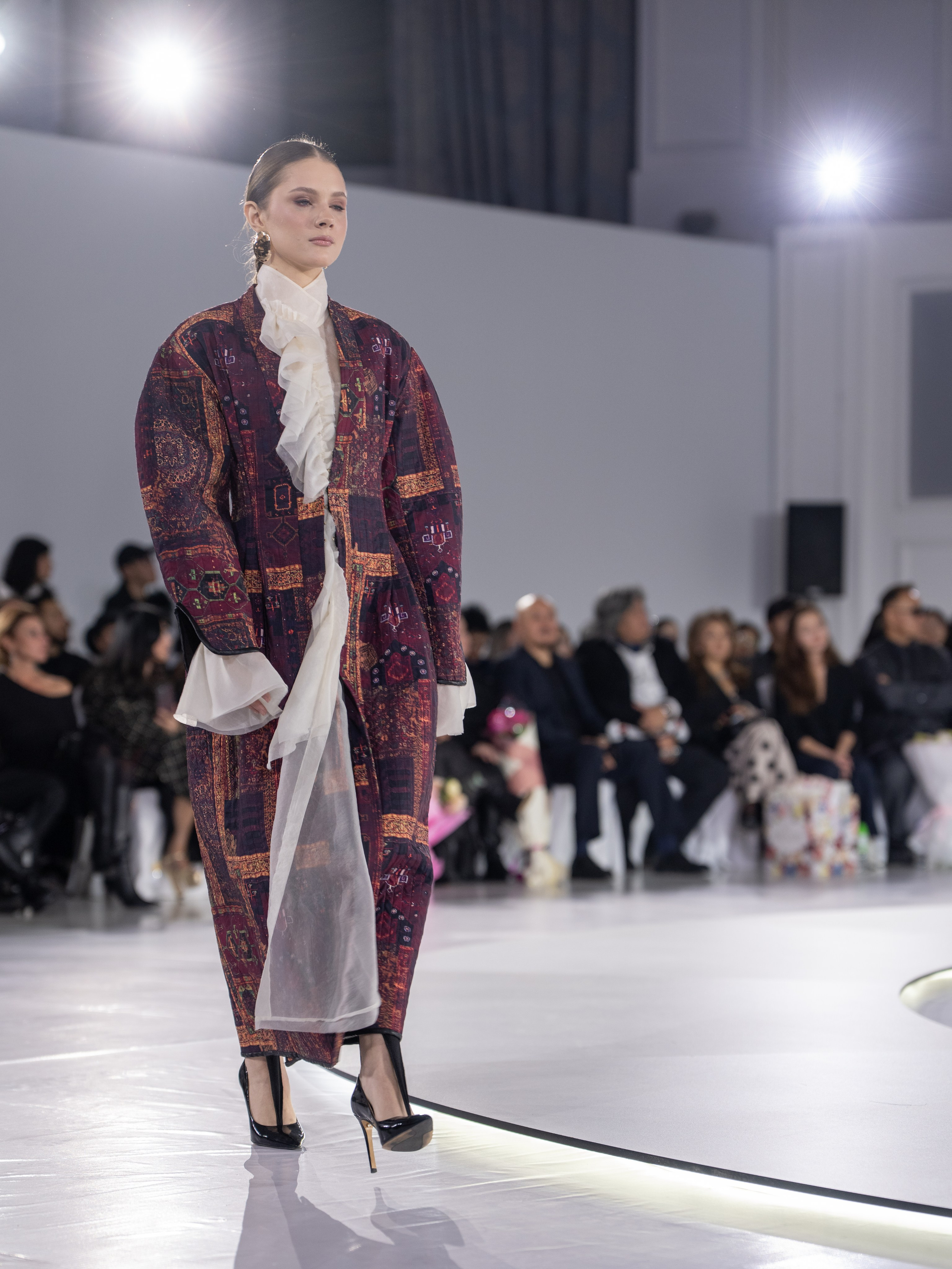 Дизайнер Aida Kaumenova. Сайт Алматинского НЮ АРТ, будуар и фэшн фотографа Дениса Карпенко