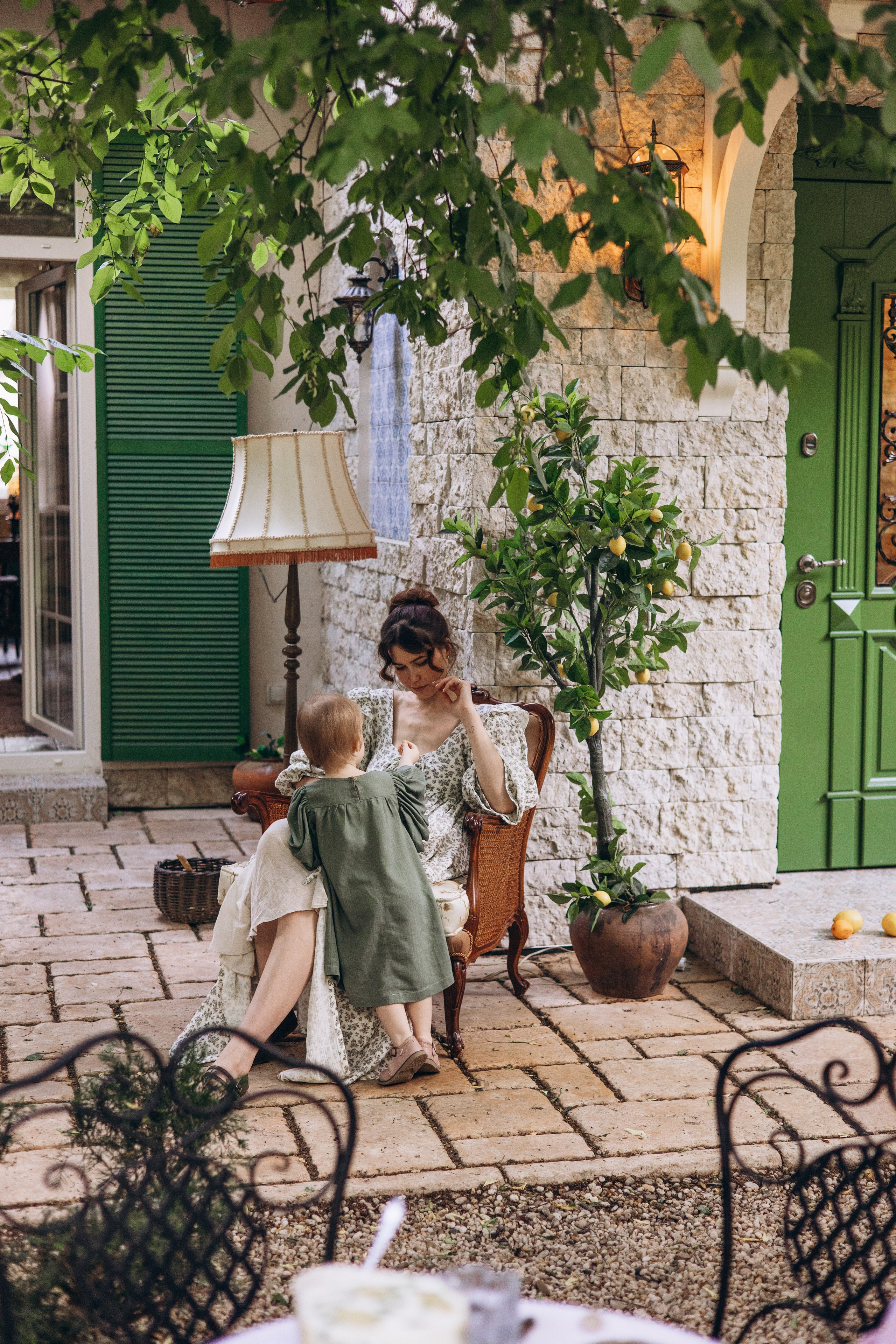 Художницы Настя и Тонечка в Villa Rossa. Семейный фотограф в Москве Марина Петра