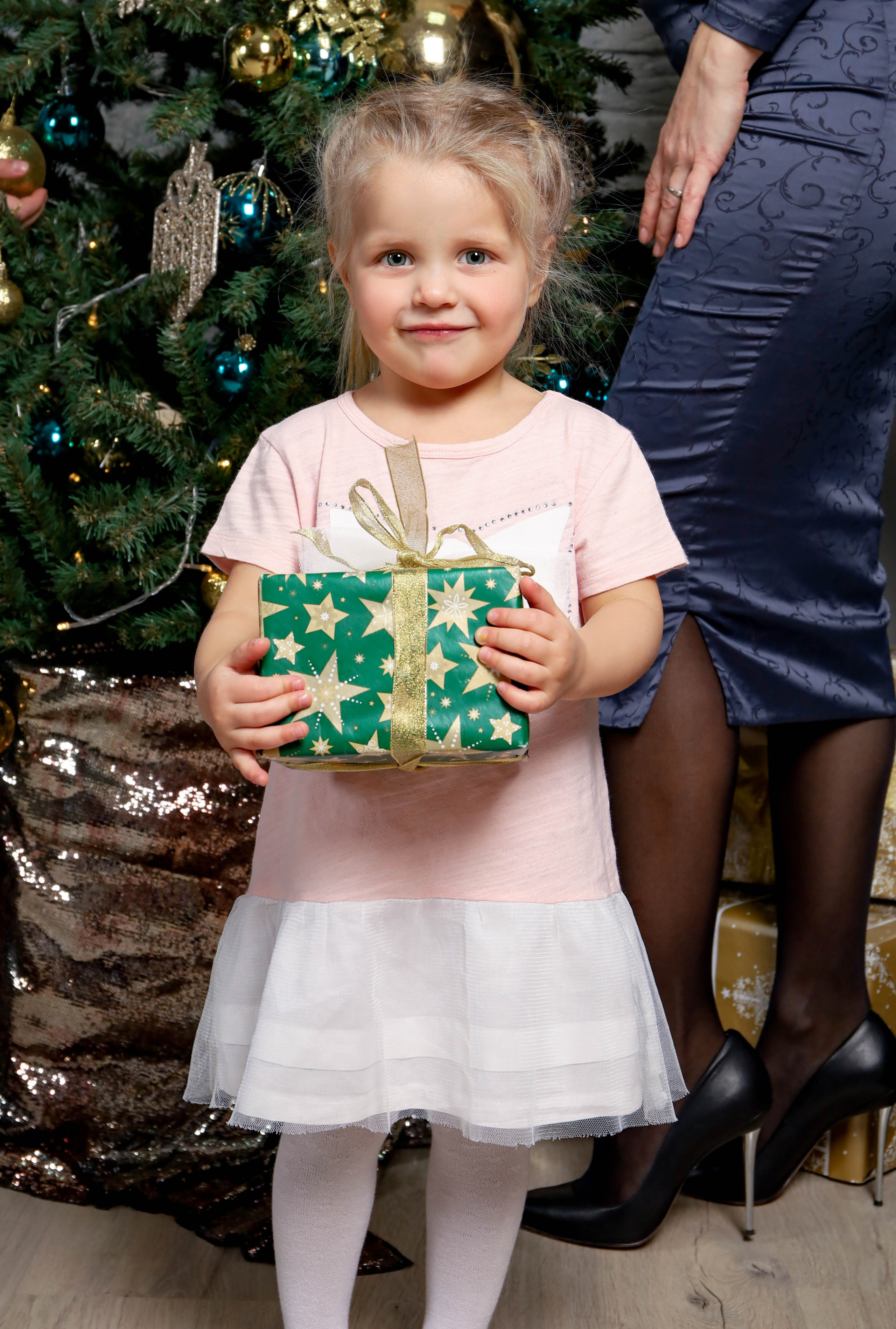 Анна с семьей.Новогодняя 2022