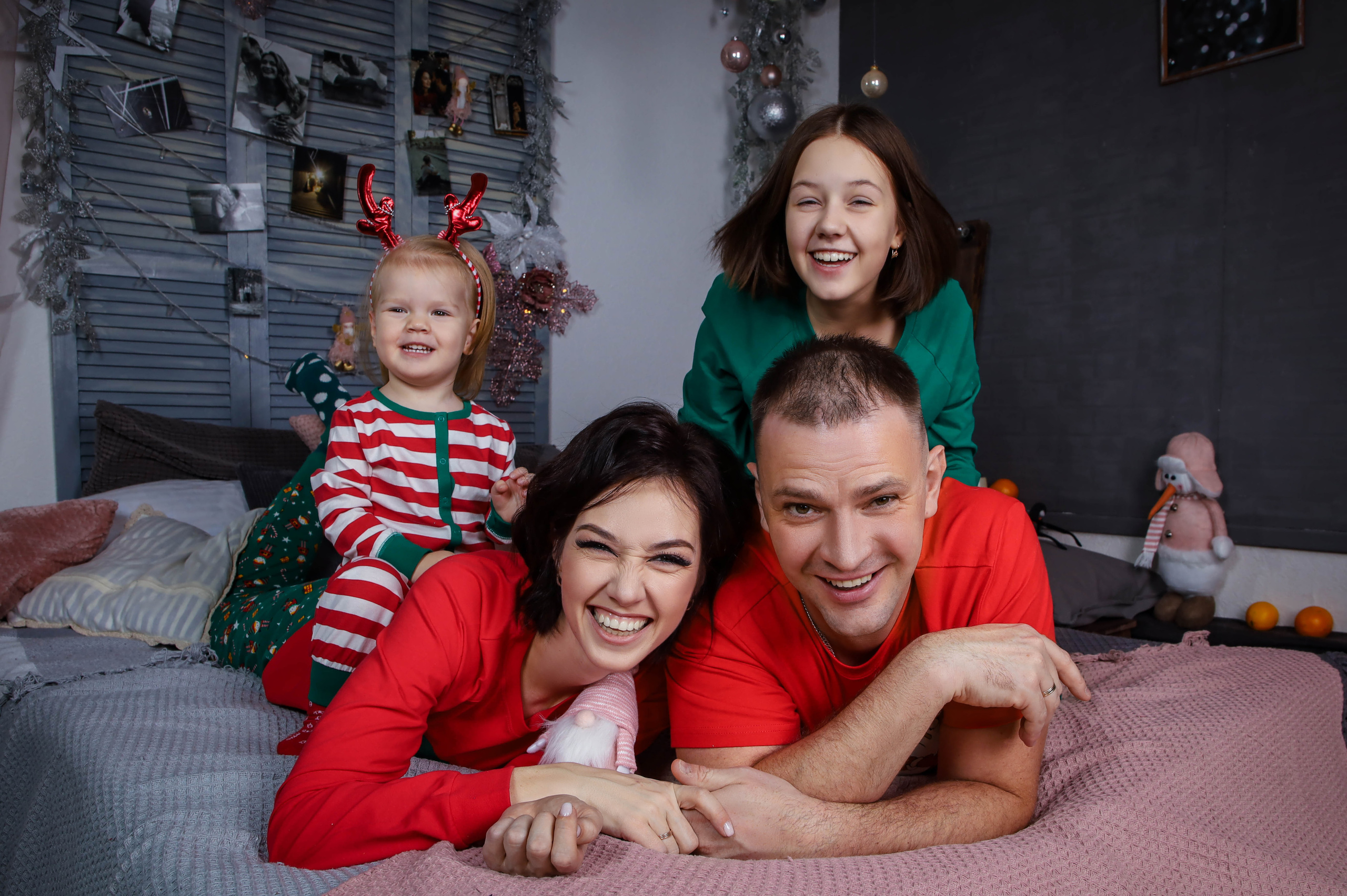 Инна с семьей. Новогодняя 2022