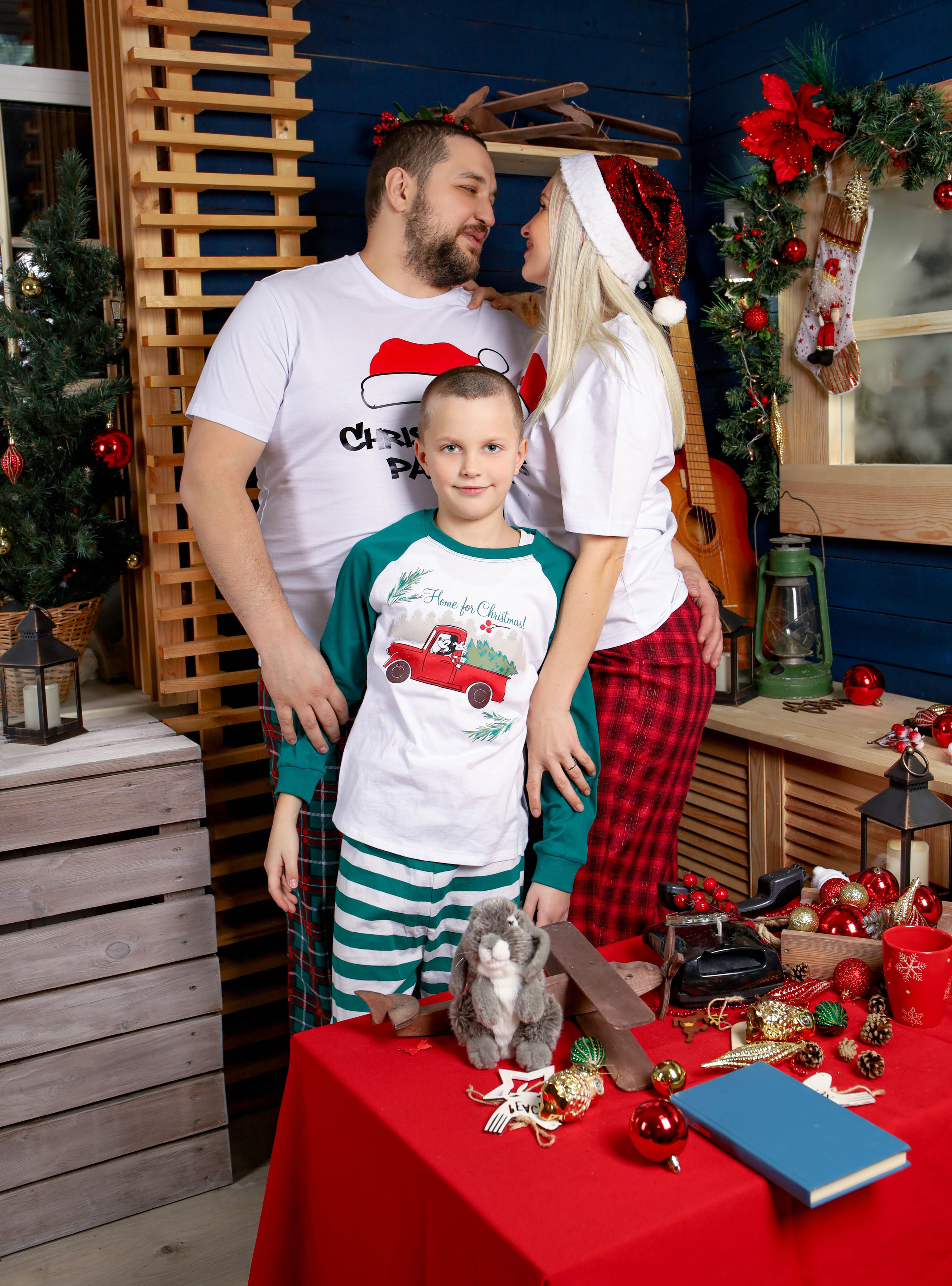 Анна с семьей.Новогодняя 2022