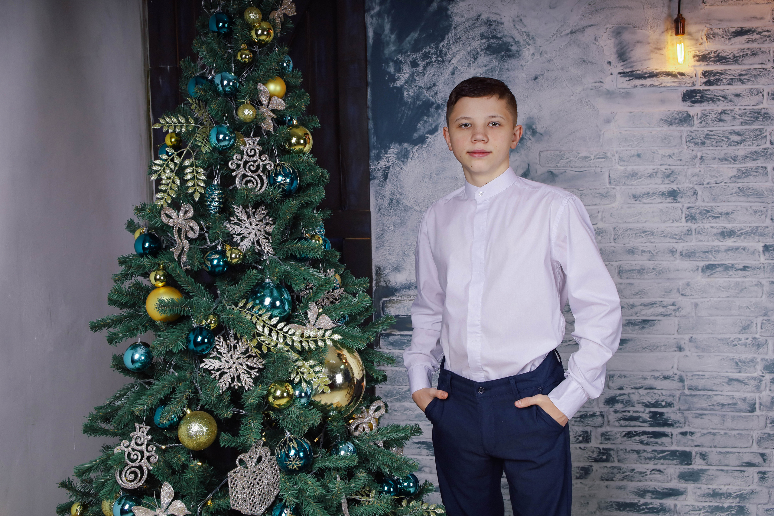 Мария с семьей. Новогодняя 2022