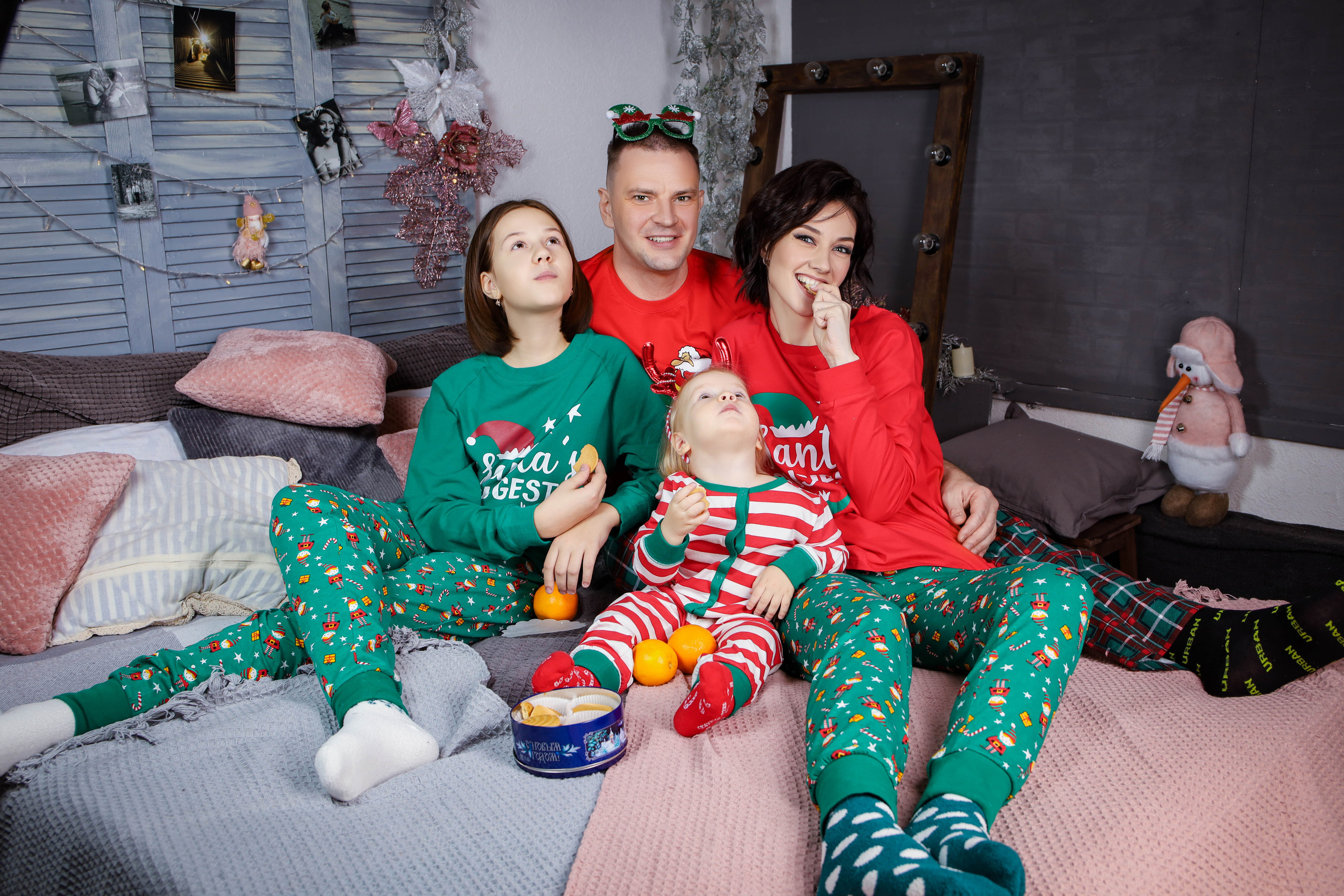 Инна с семьей. Новогодняя 2022