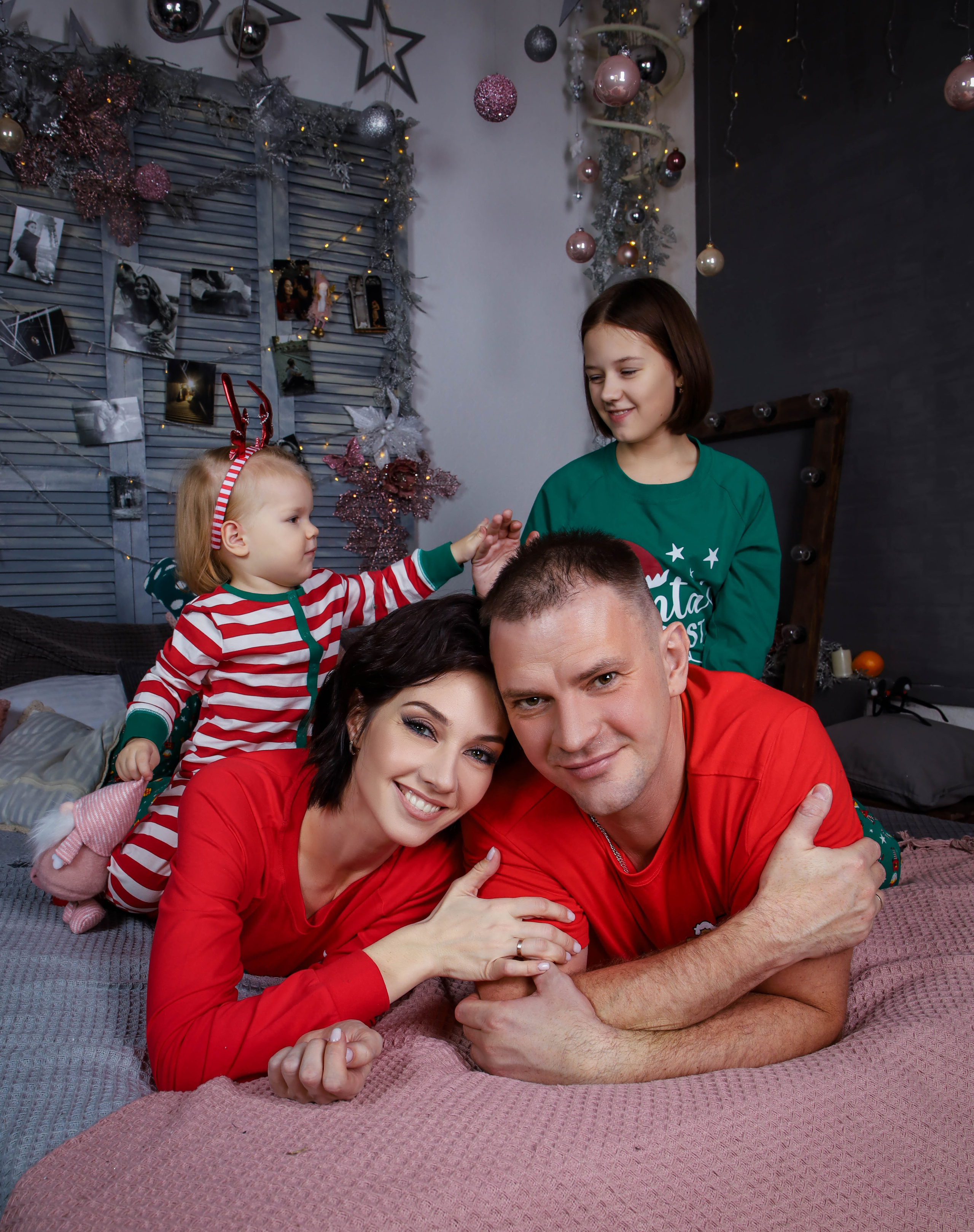 Инна с семьей. Новогодняя 2022