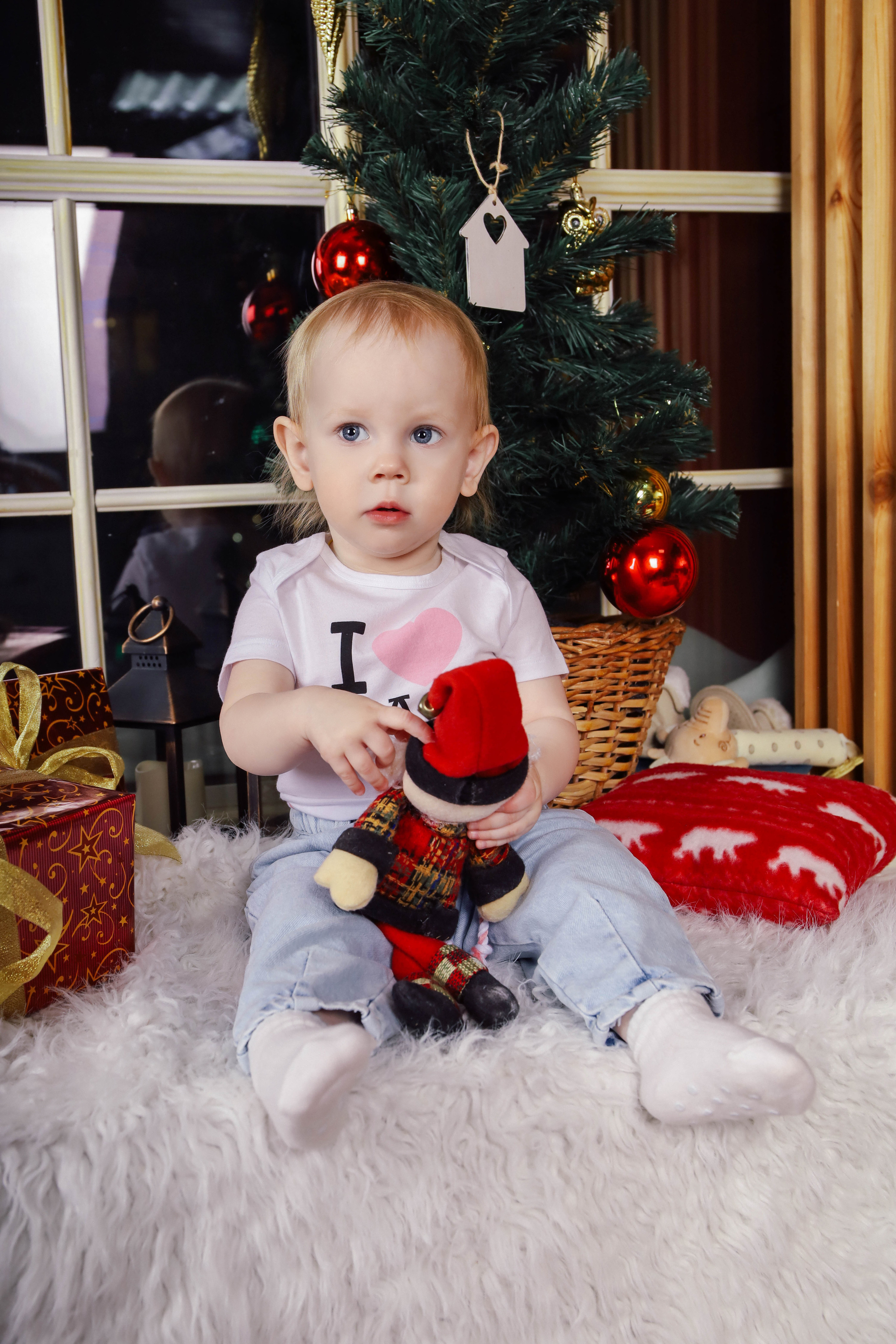 Мария с семьей. Новогодняя 2022