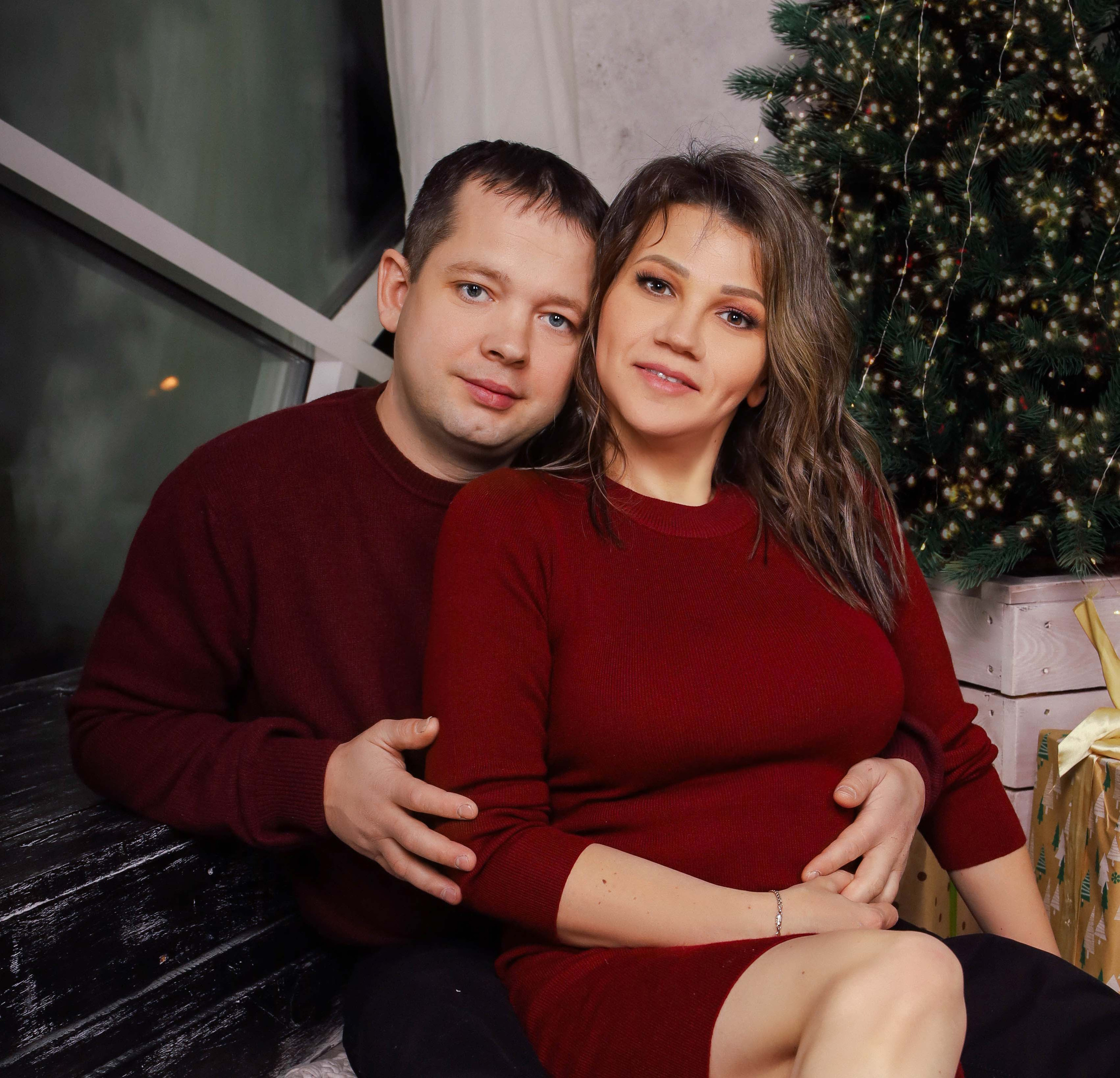 Мария с семьей. Новогодняя 2022