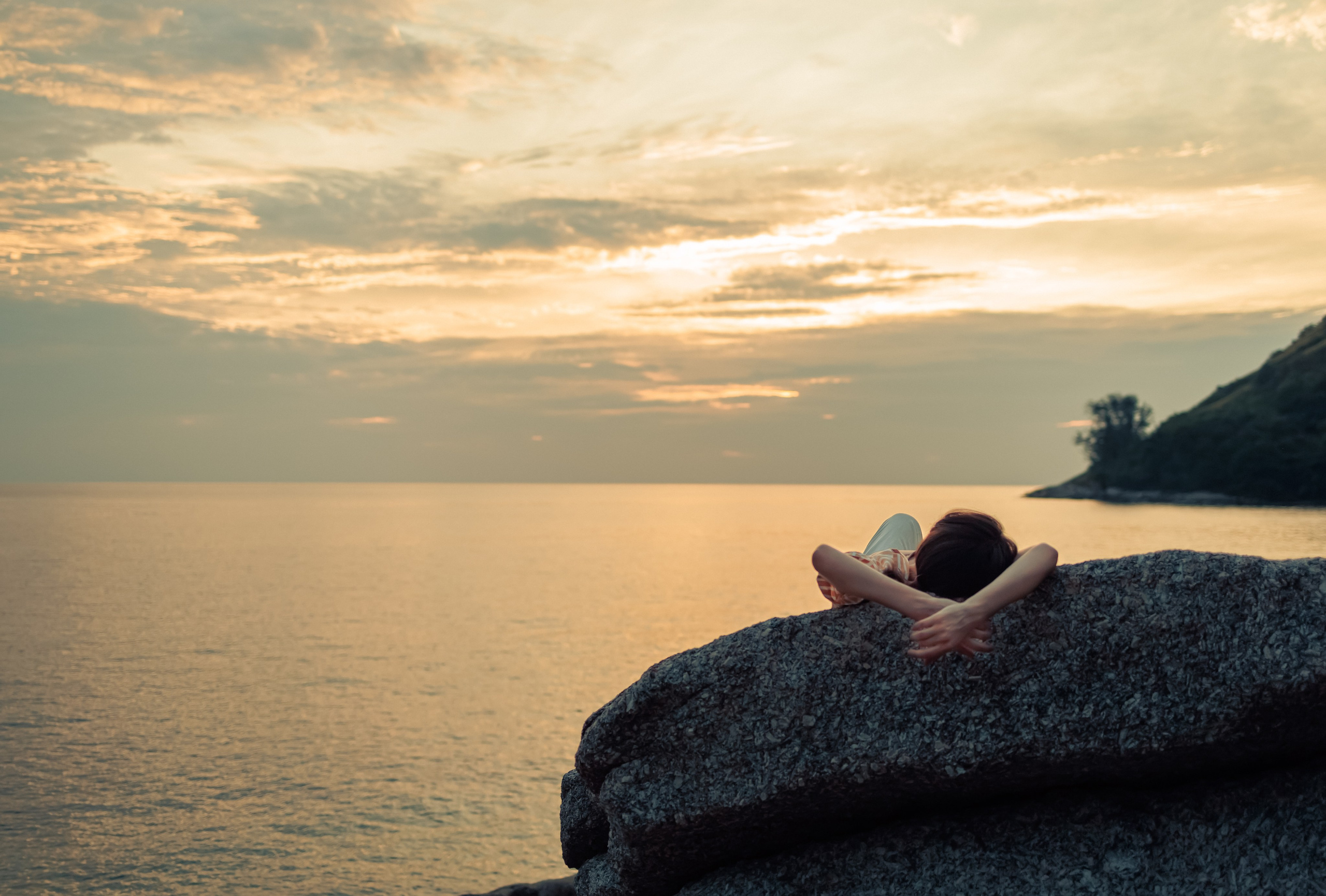 Contacts. Lyric photographer