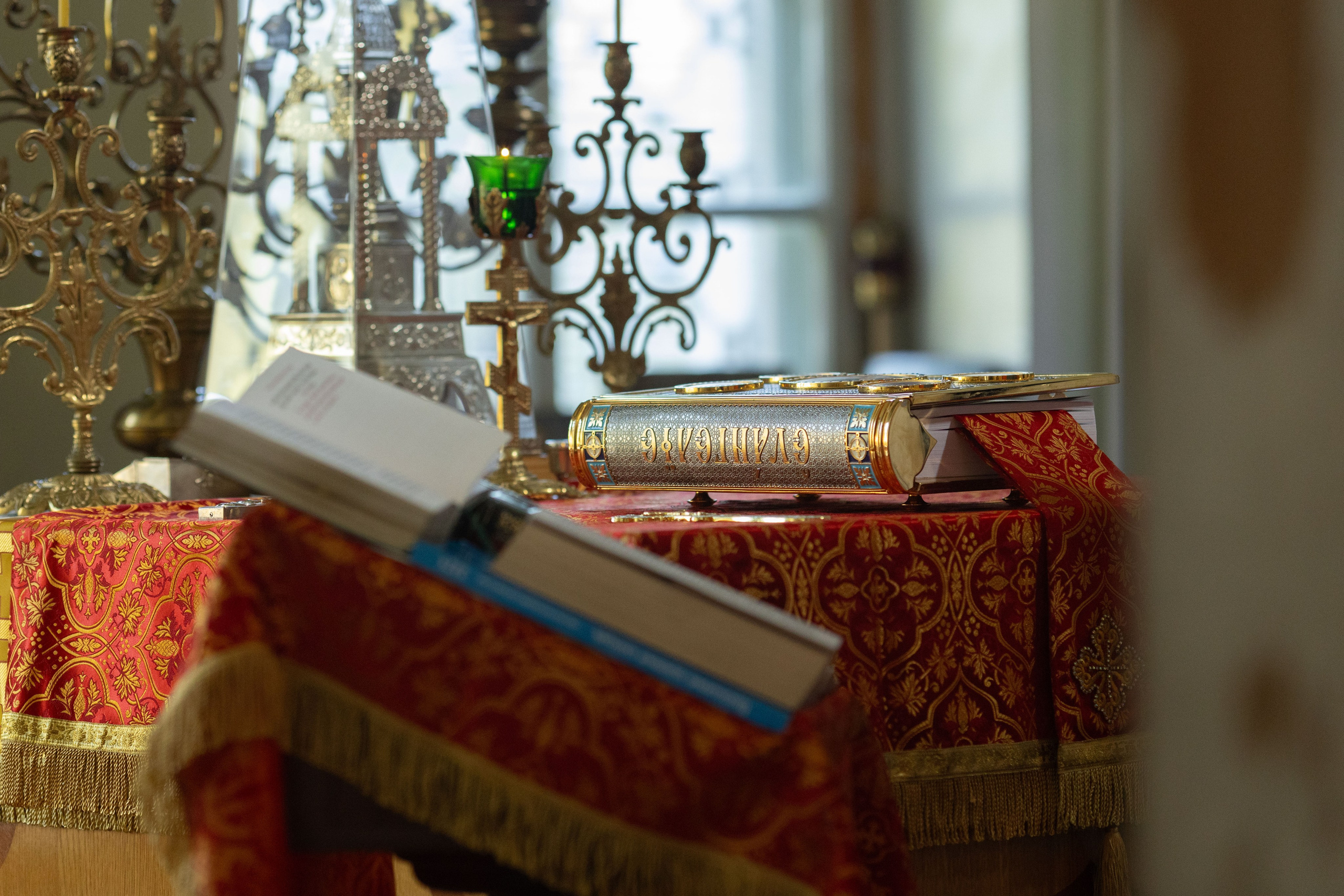 Крещение двух братьев. Храм Успения Пресвятой Богородицы. Семейный и детский фотограф Анна Петракова