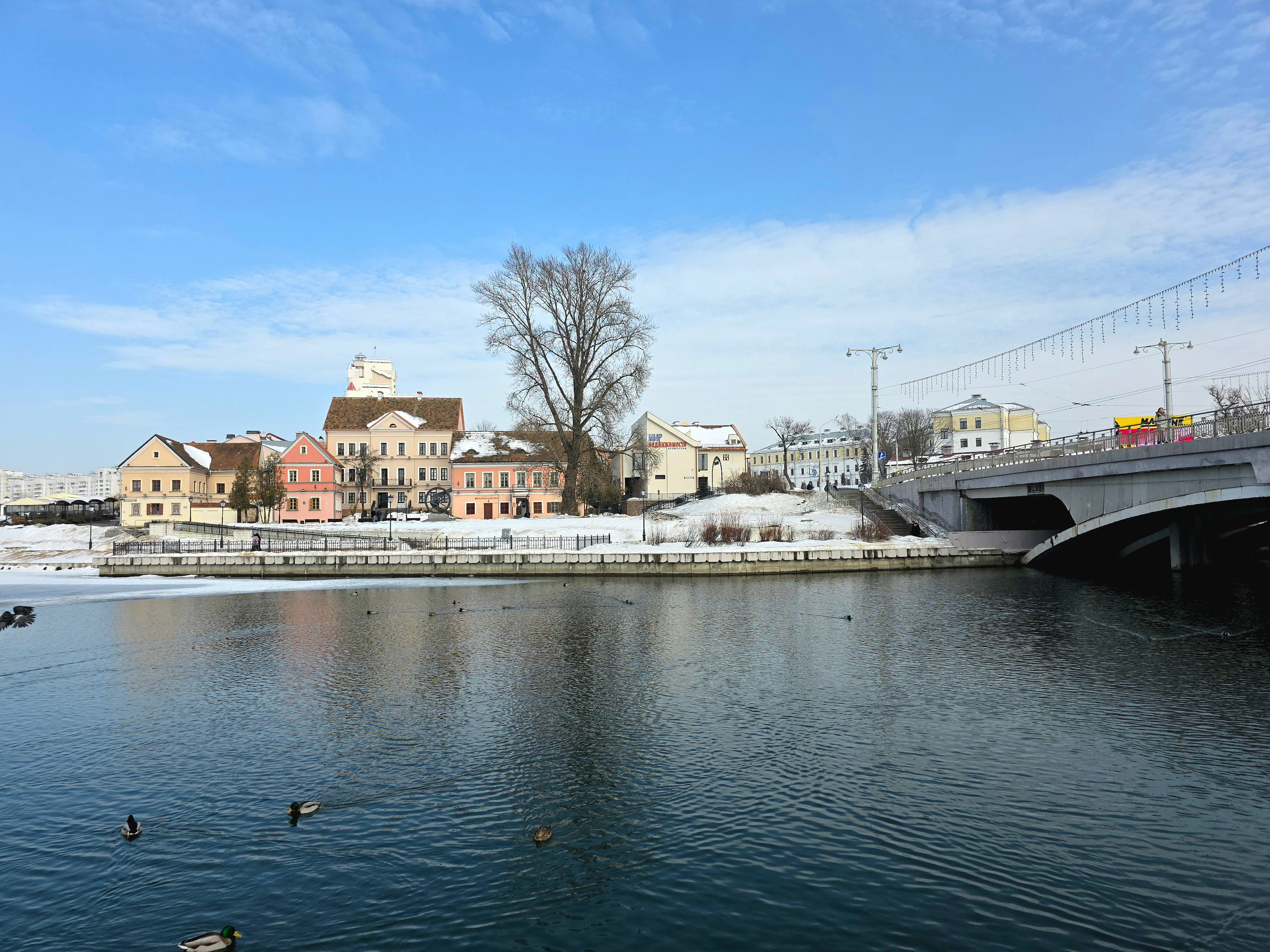 А теперь это тихий туристический квартальчик с магазинами и сувенирными лавками