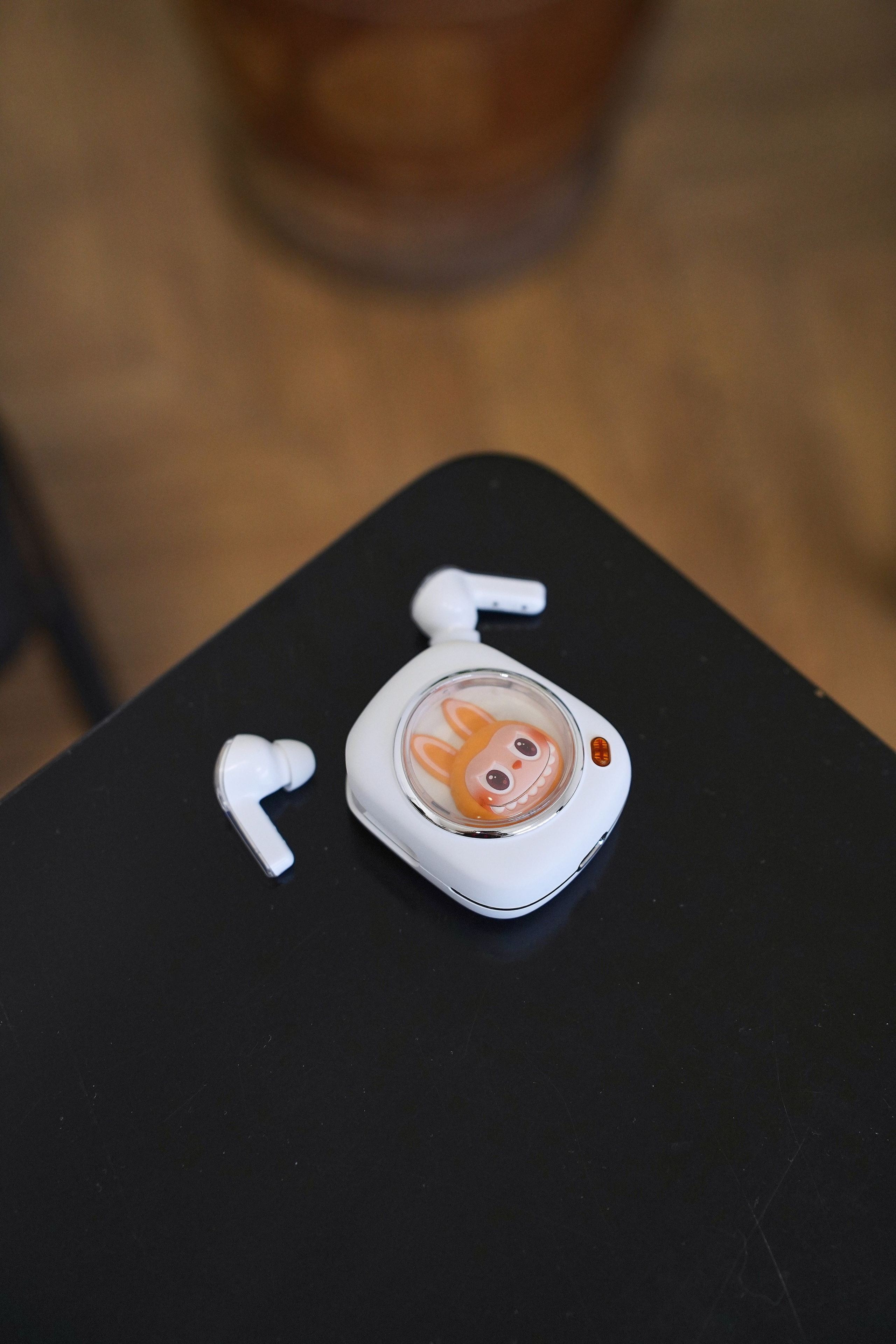 Наушники в интерьере. Фотограф