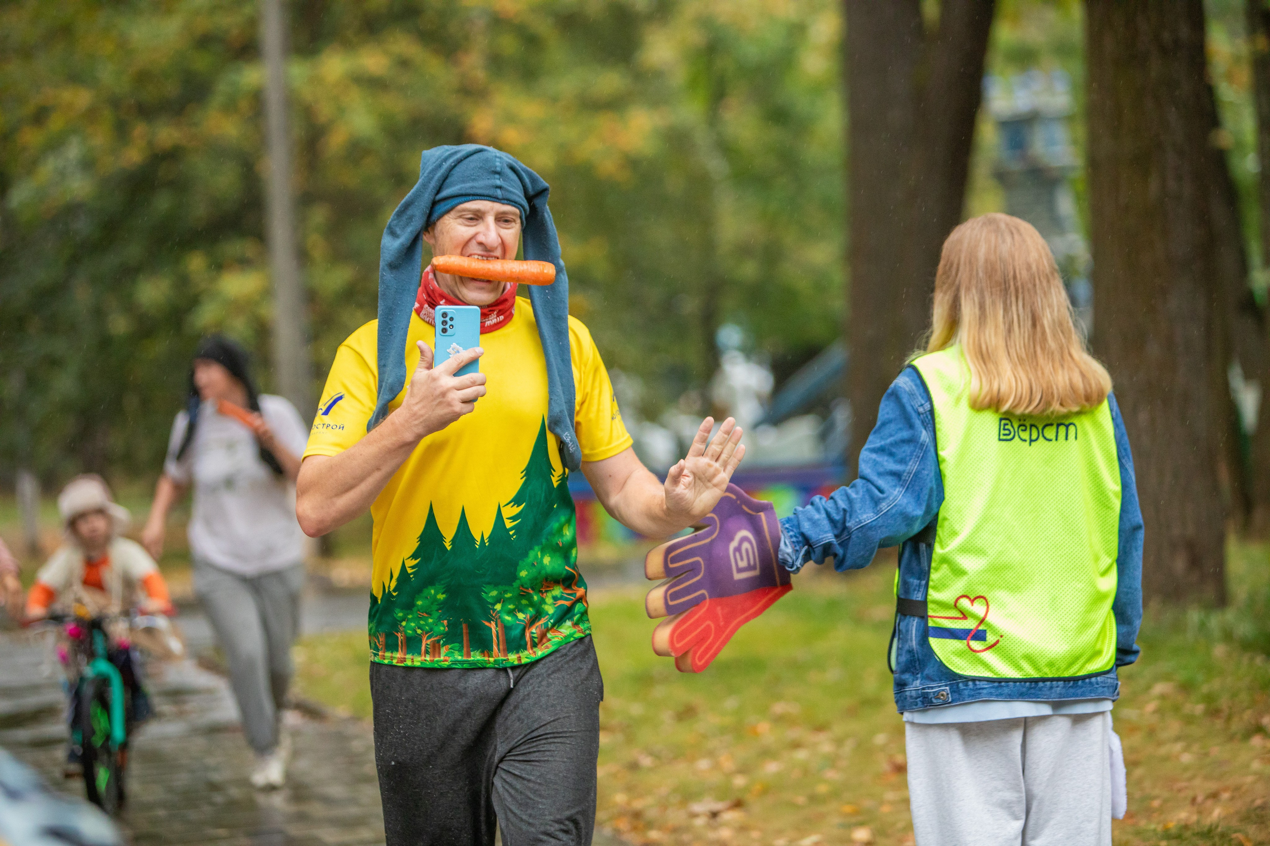 7 лет забегам 5 вёрст Химки 28.09.24. Фотограф Сергей Ловкий