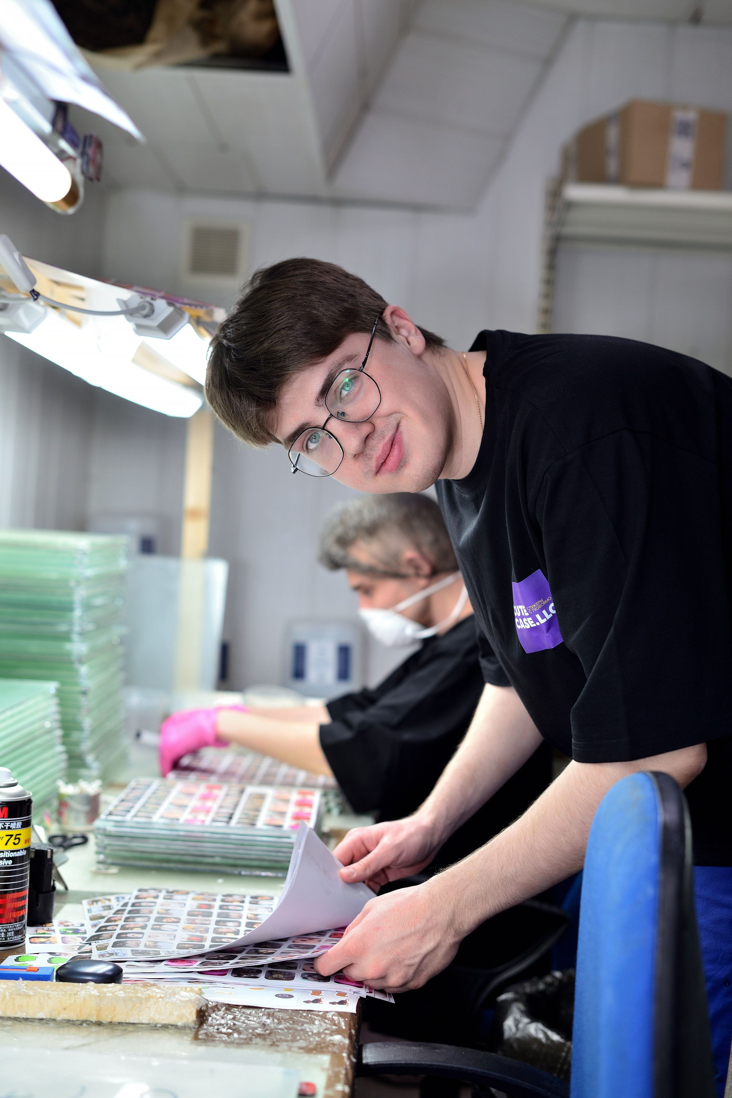 Производство 3D стикеров. Фотограф Сергей Сергеев