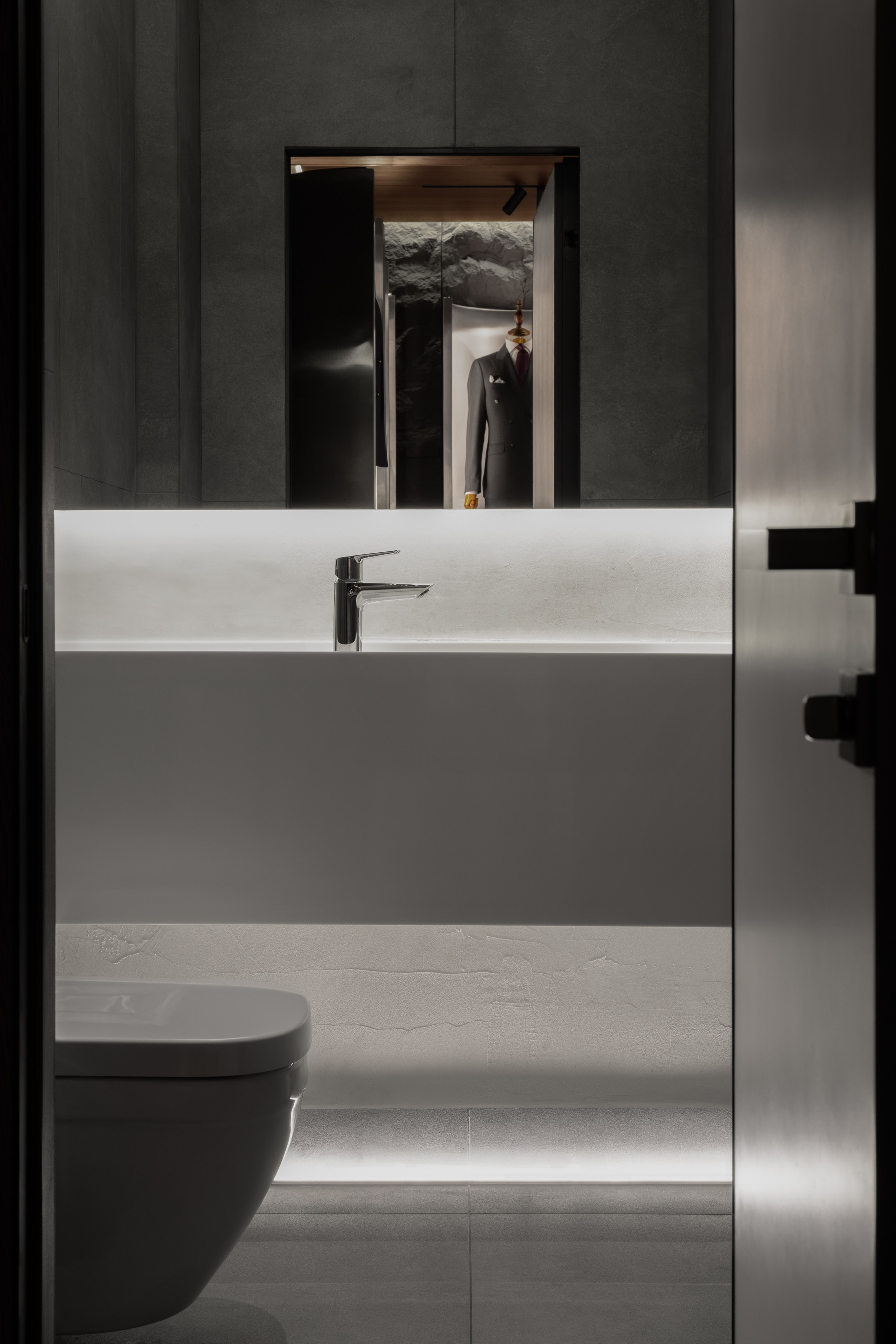 Магазин мужской одежды SHOQAN. Roman Yakunin — interior photographer in Almaty, Kazakhstan