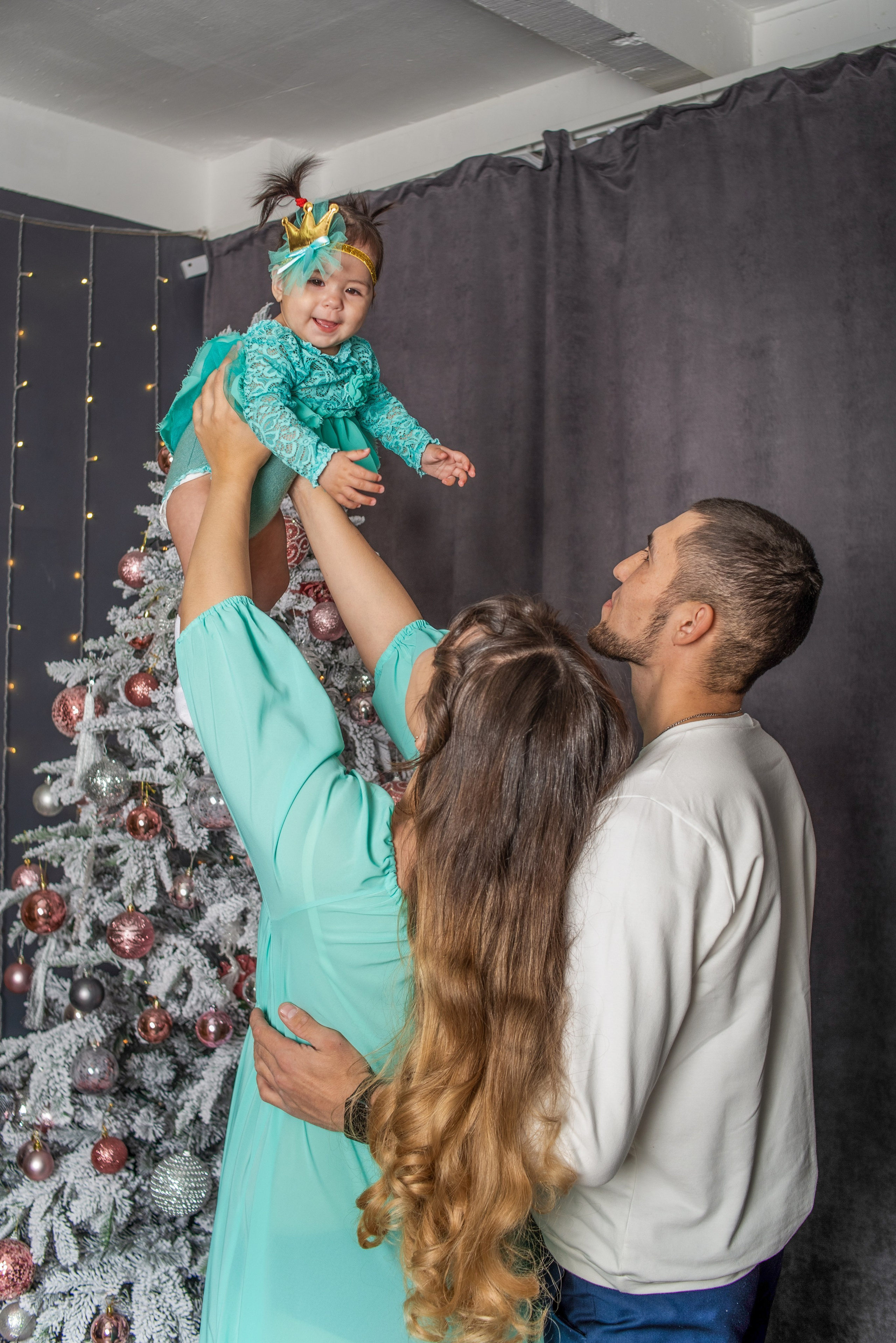Новогодняя фотосессия с маленькими детьми. Занимаюсь профессиональной фотографией и живу рядом с Байкалом. Работаю в разных жанрах