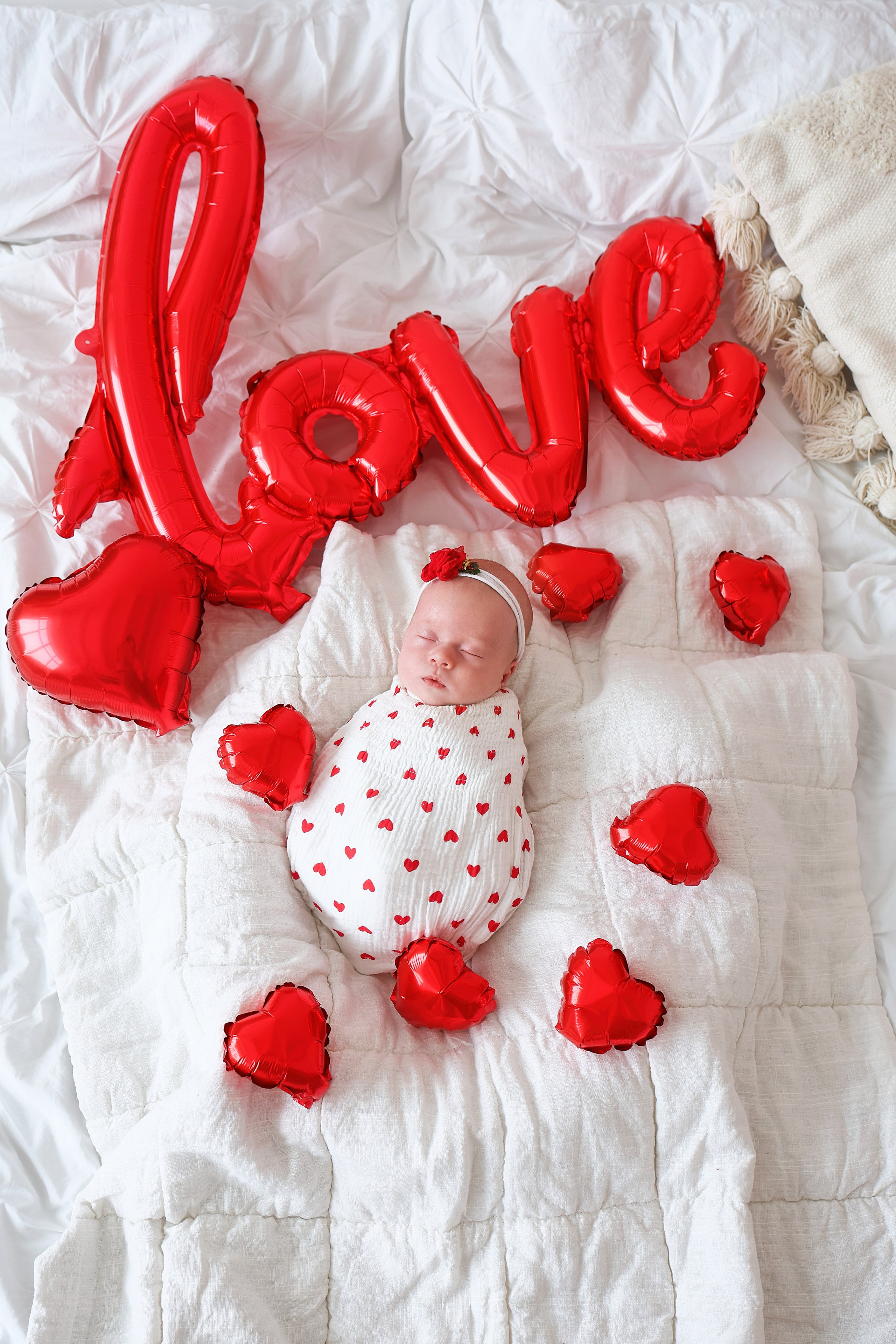 Съемка в стиле ньюборн с мамой. Фотосъемка выписки из роддома в Москве, заказать фотографа на выписку ньюборн съемка в роддоме newborn фотограф в Юдино