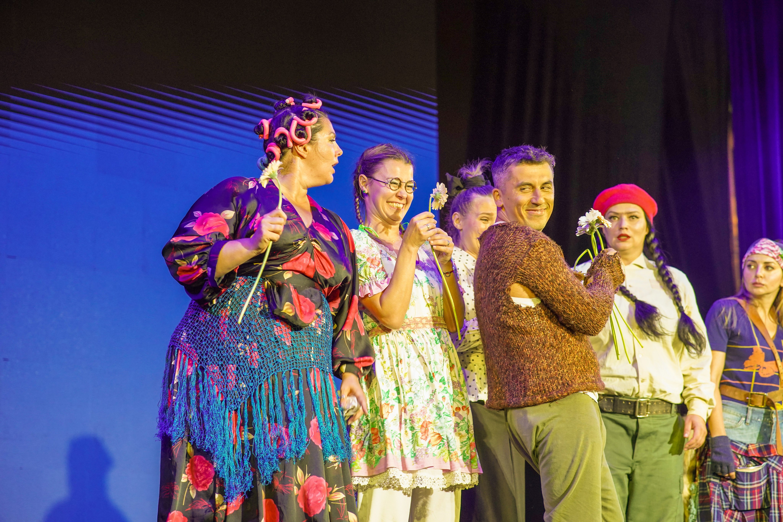 Спектакль «Всюду жизнь», Егор Дружинин. ZAGLADIN Bureau