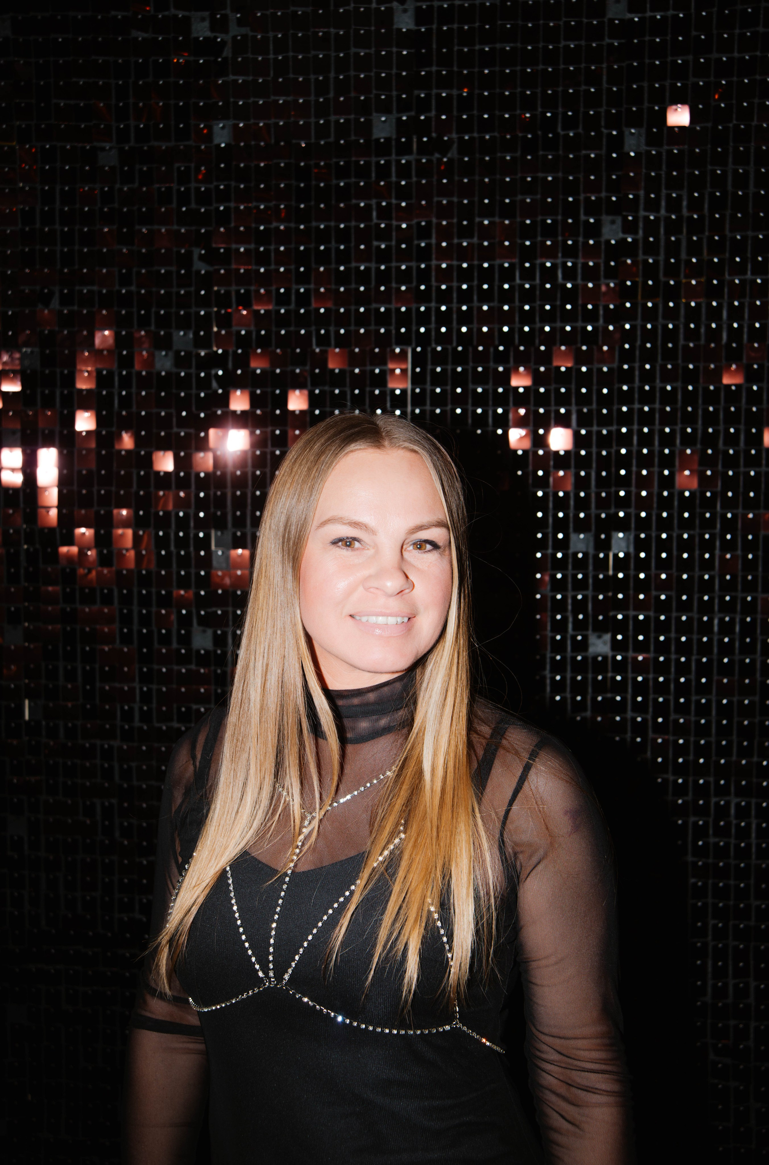 Праздник в стенах клубного пространства «Своя Среда». Ксения Glossa. Портретный и репортажный фотограф в Самаре