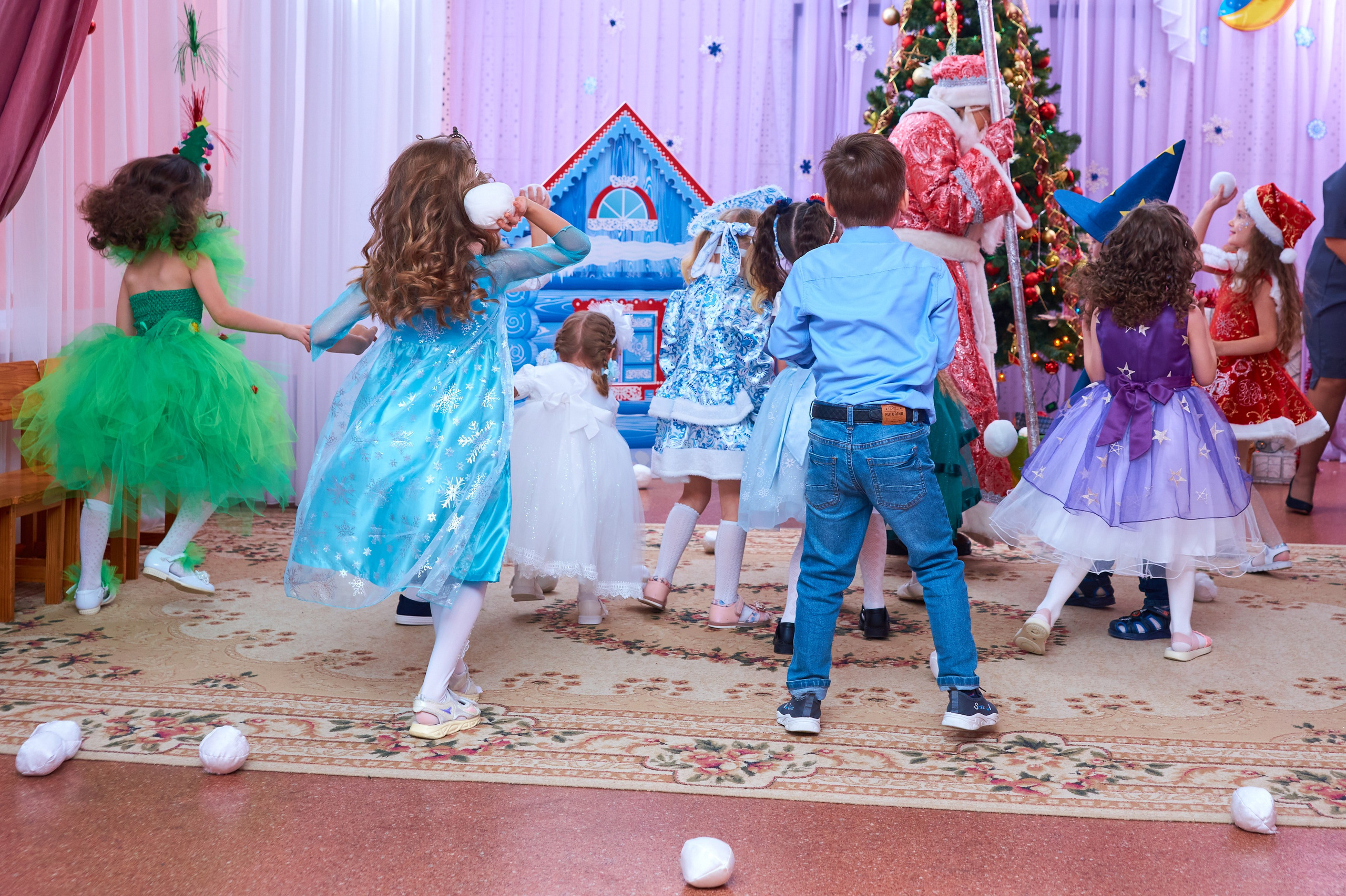 Новогодние утренники. Childrenfoto.ru