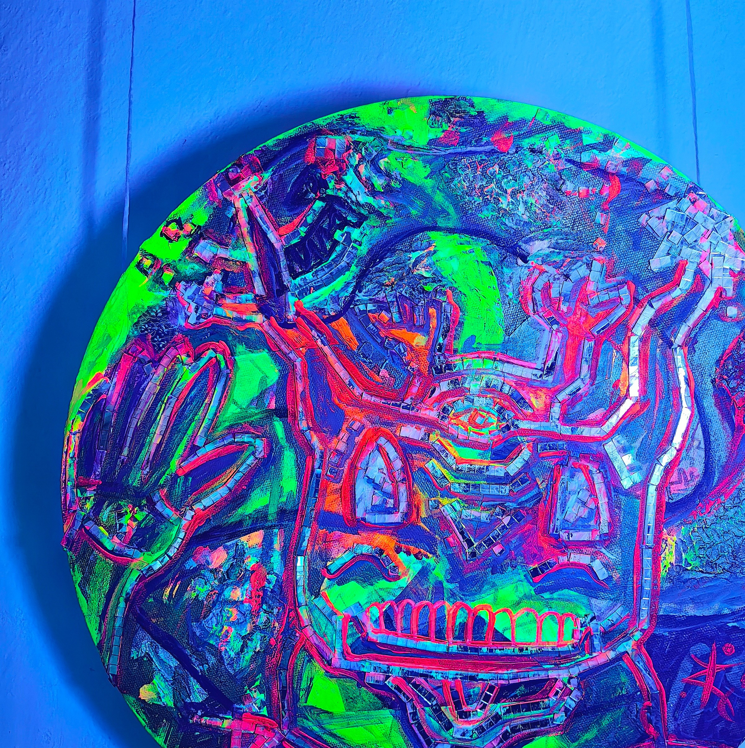 Выставка izteni, купить картину, картина в интерьер, абстракция, флуоресцент, картина с подсветкой, художник, картина в лофт, картина в ресторан, картина в бар, необычные картины, картина акрилом, картина подарок, оригинальный подарок, оригинальная картина, дизайн интерьера картина, izteni, современная живопись, музей картина, подарок на день рождения, подарок на новый год, сюрреализм, смешанная техника, экспериментальная живопись, картина с подсветкой, ультрафиолет картина, современное искусство  