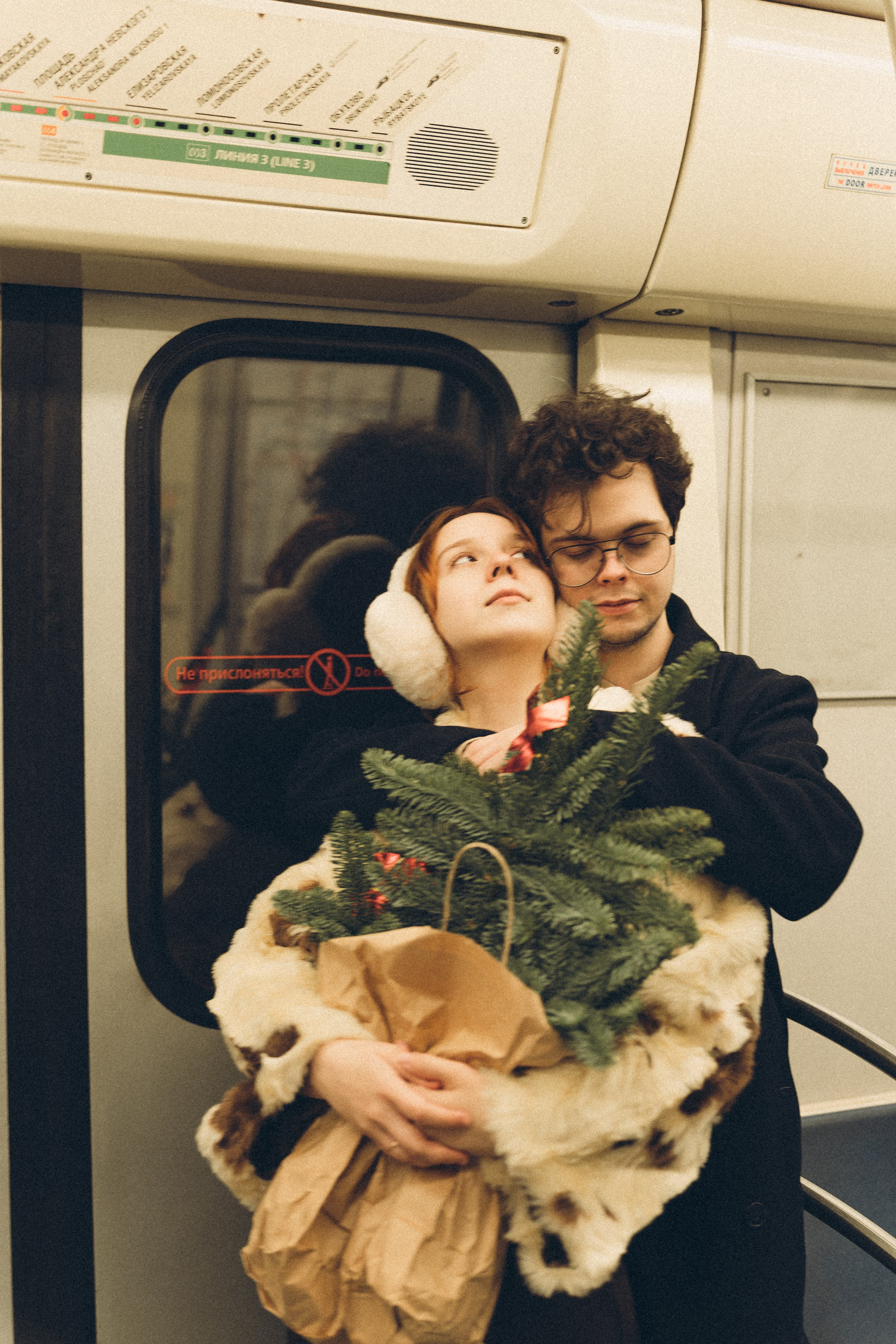 НОВОГОДНЯЯ ФОТОСЕСИИЯ ПАРЫ В МЕТРО ЛЮБОВЬ. Профессиональный фотограф, Санкт-Петербург — Виктория Богомолова