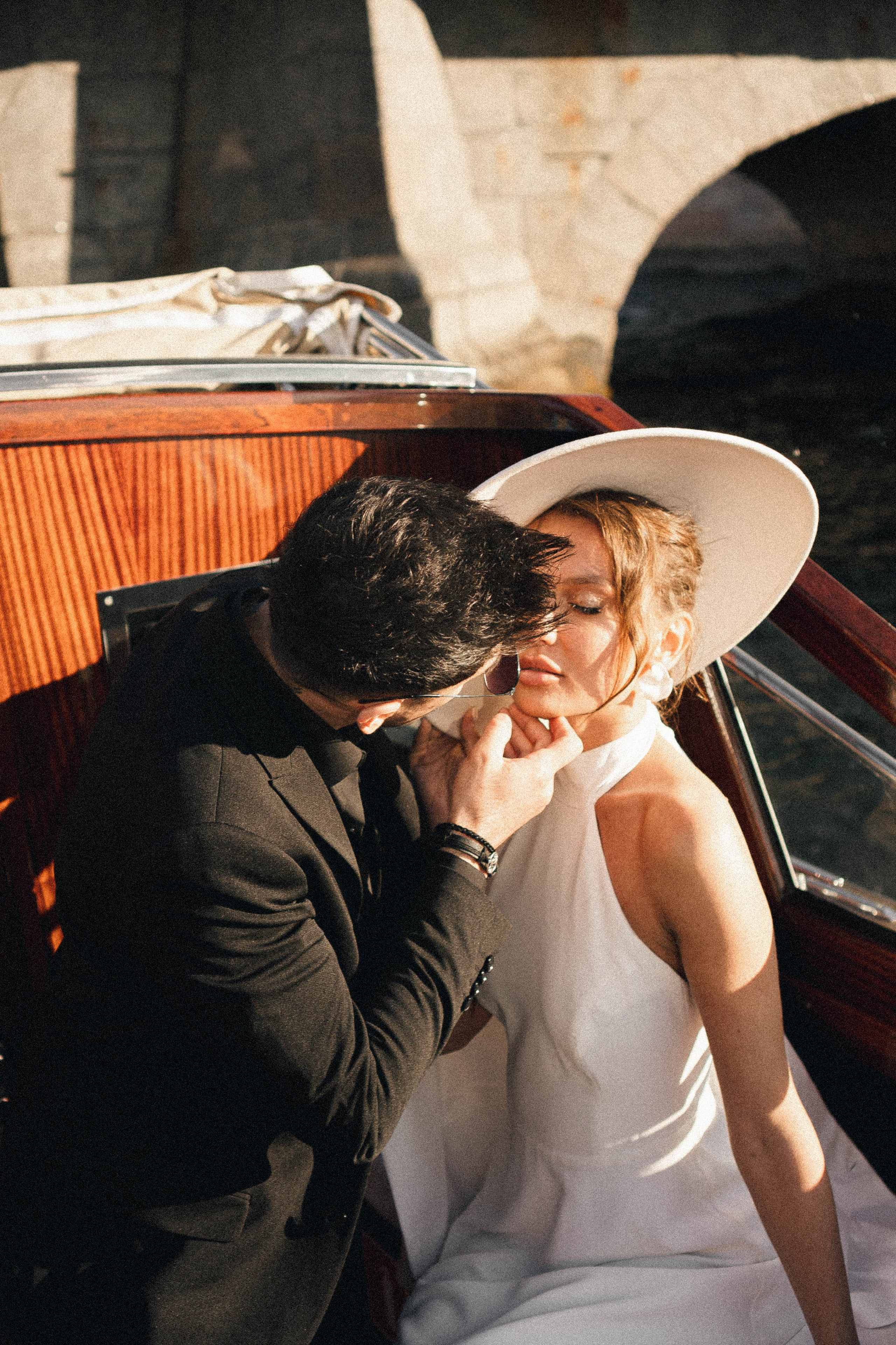 СВАДЕНБНАЯ СЬЕМКА НА КАТЕРЕ ПО КАНАЛАМ САНКТ-ПЕТЕРБУРГА И В АКВАТОРИИ НЕВЫ. Профессиональный фотограф, Санкт-Петербург — Виктория Богомолова