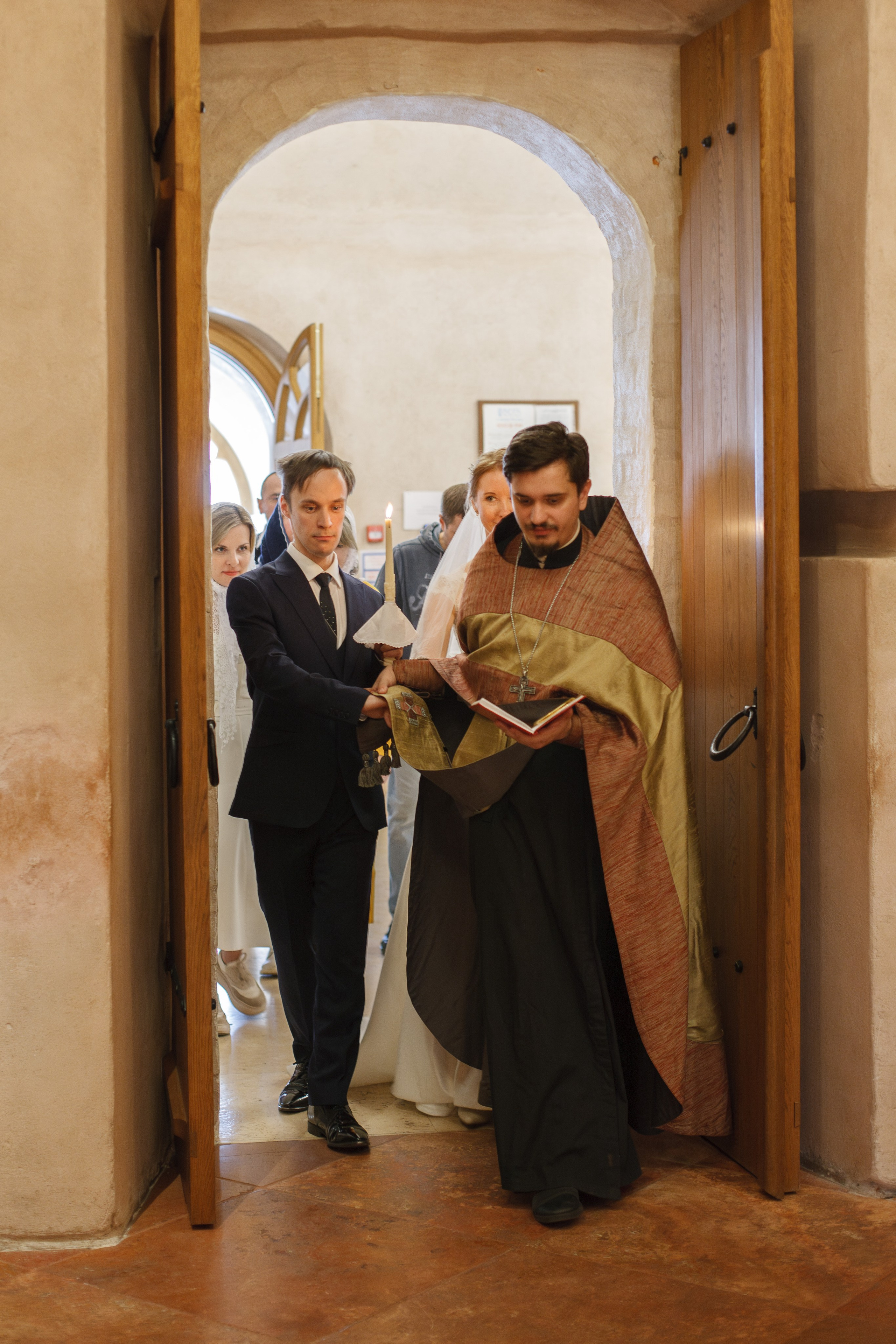 Венчание в храме Антипы Пергамского, стиль «ORWO UT21». Фотограф на крещение/венчание