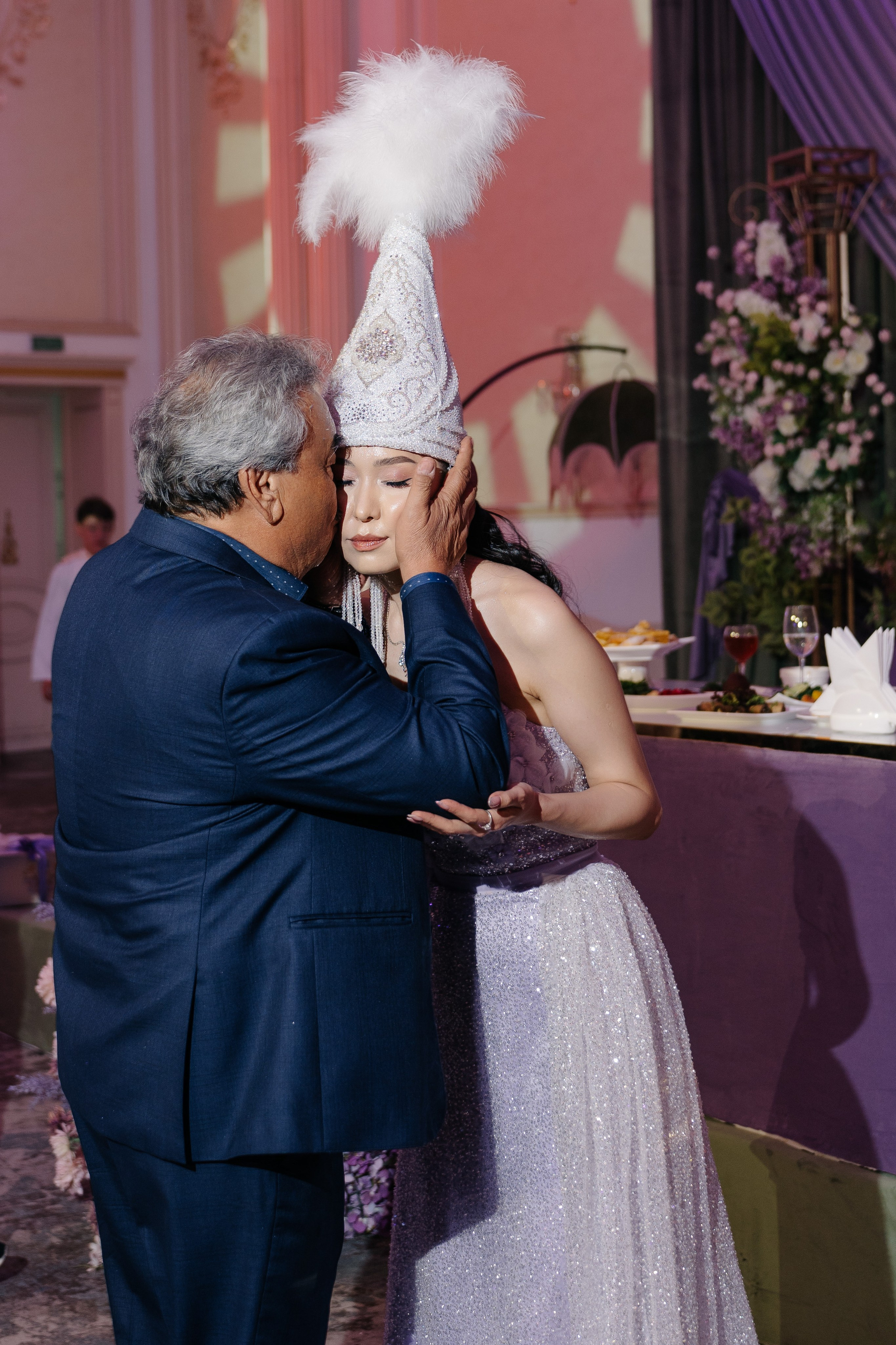 Ay-Dana Uzatu. ___________________________________________________