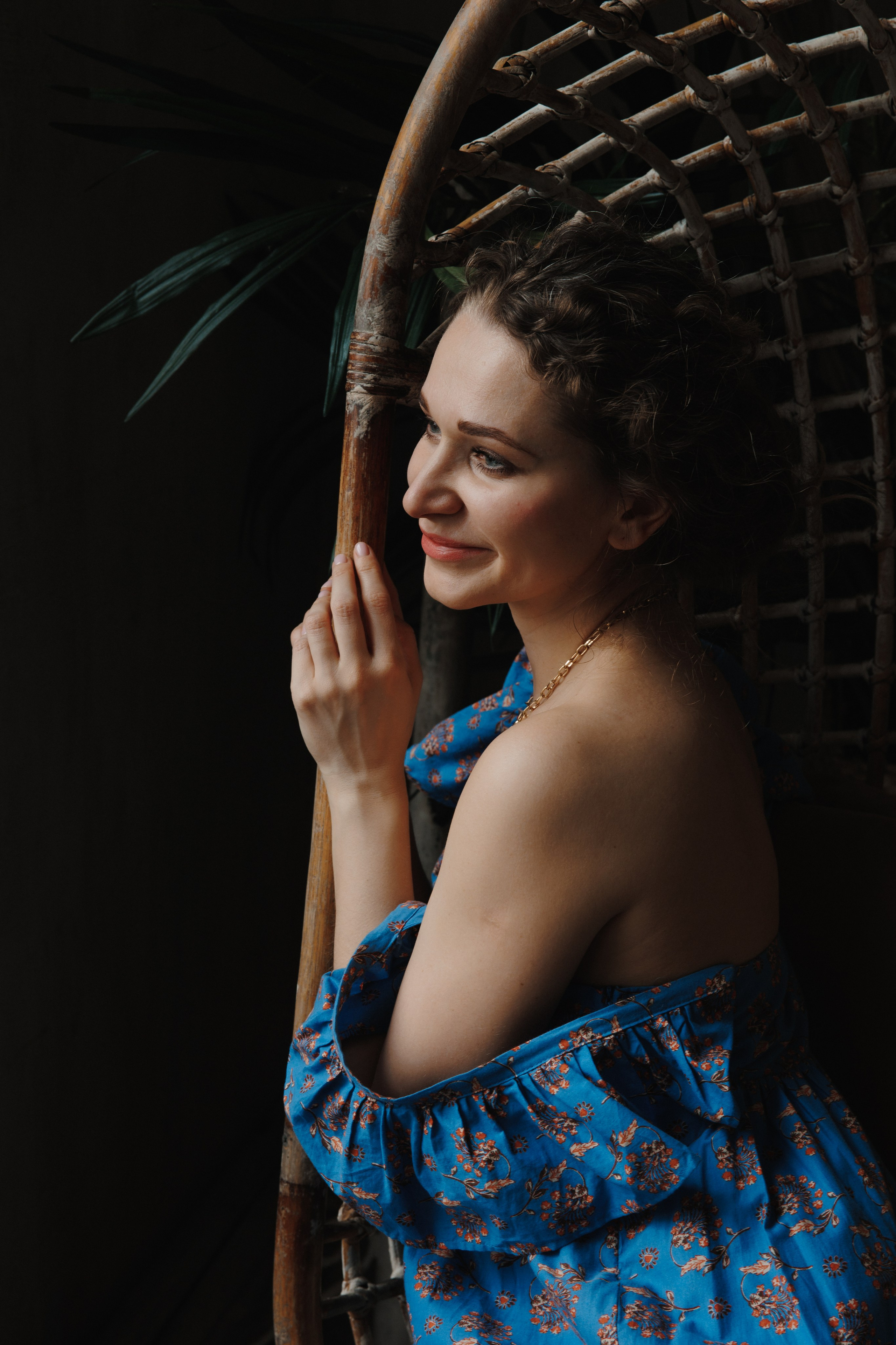 Портретный фотограф для контент съёмки в Новой Москве. Фотограф Москва. Портретный фотограф Александра Харитонова Москва Новая Москва Троицк