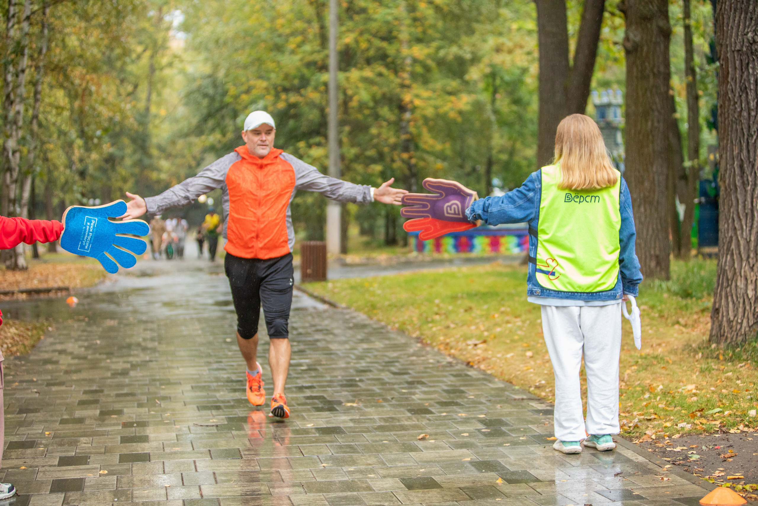7 лет забегам 5 вёрст Химки 28.09.24. Фотограф Сергей Ловкий