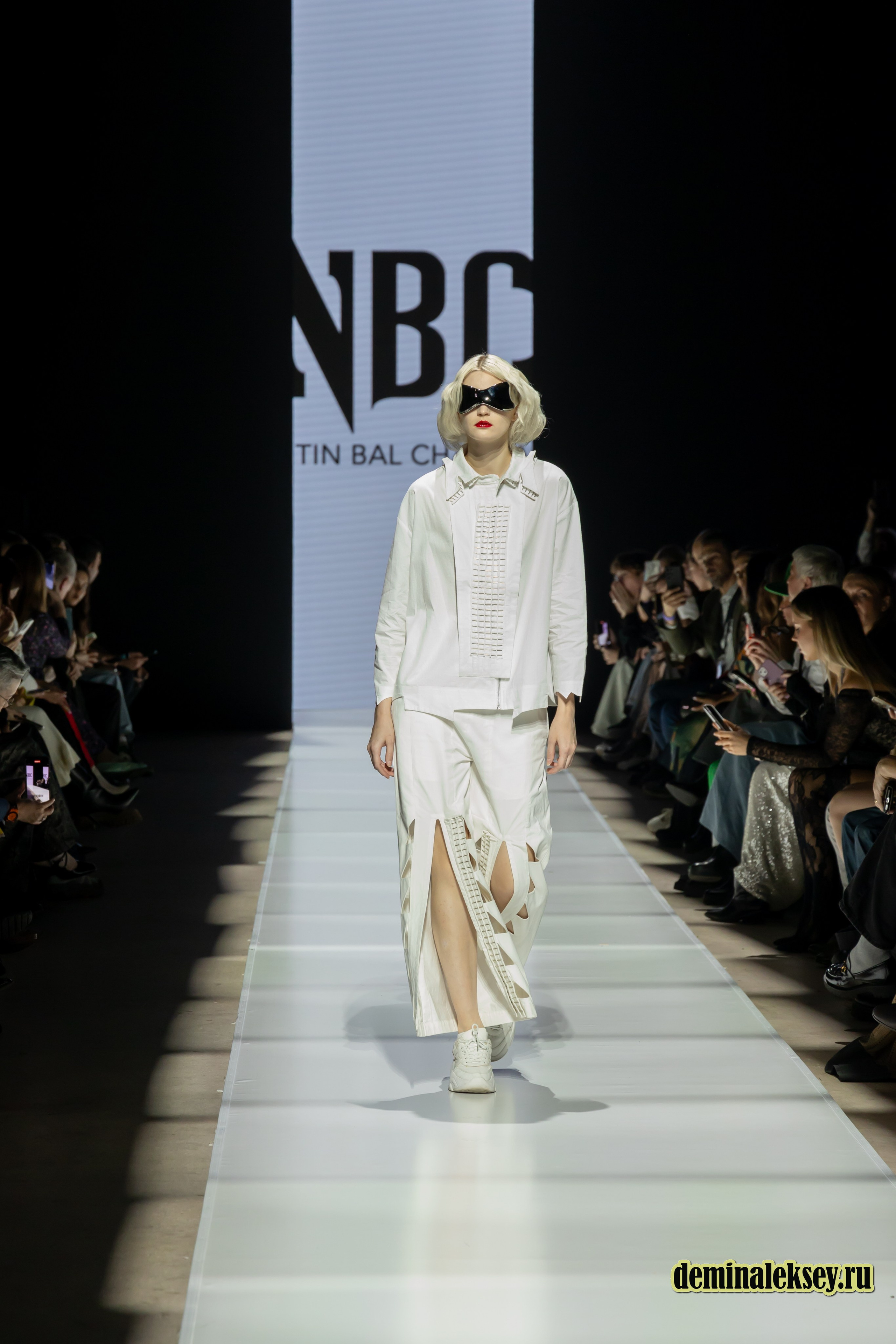 Московская неделя моды 2024 9 октября дизайнер NITIN BAL CHAHUAN presented by Fashion Design Council of India. Репортажный, семейный и студийный фотограф в Москве Демин Алексей