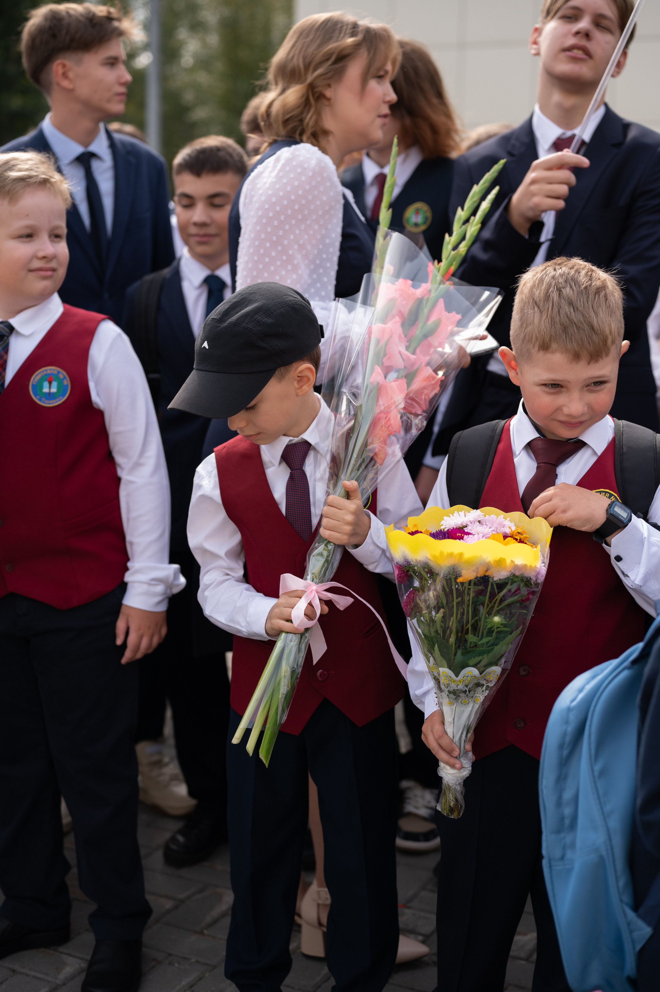 1 сентября 16 гимназия 2 класс (линейка + в классе+ на улице). Фотограф новорожденных, семейный детский в Тюмени Татьяна Морозова