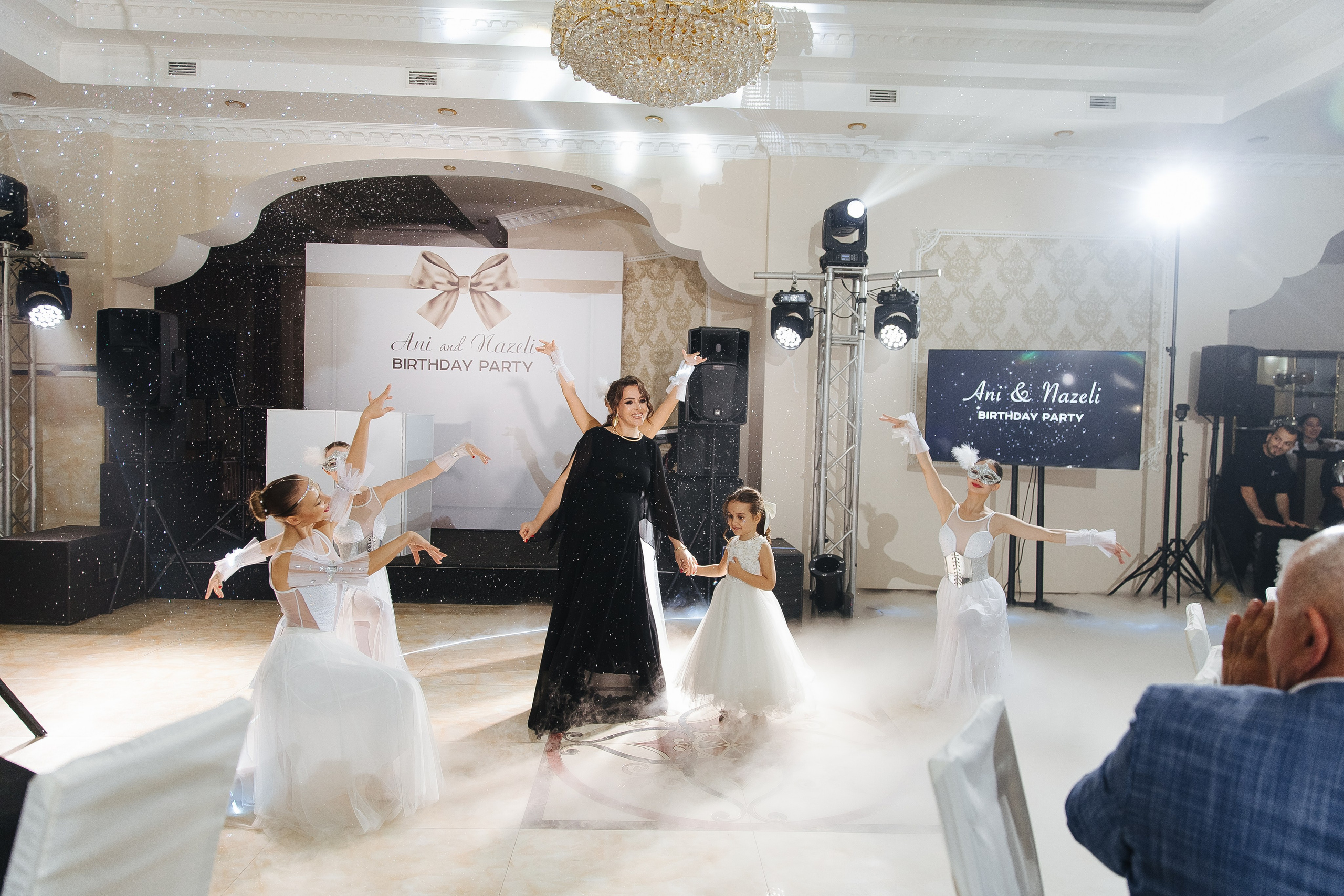 Ани и Назели. 35&5 День рождения, «Янтарь». Фотограф в Красноярске Надежда Воскресенская