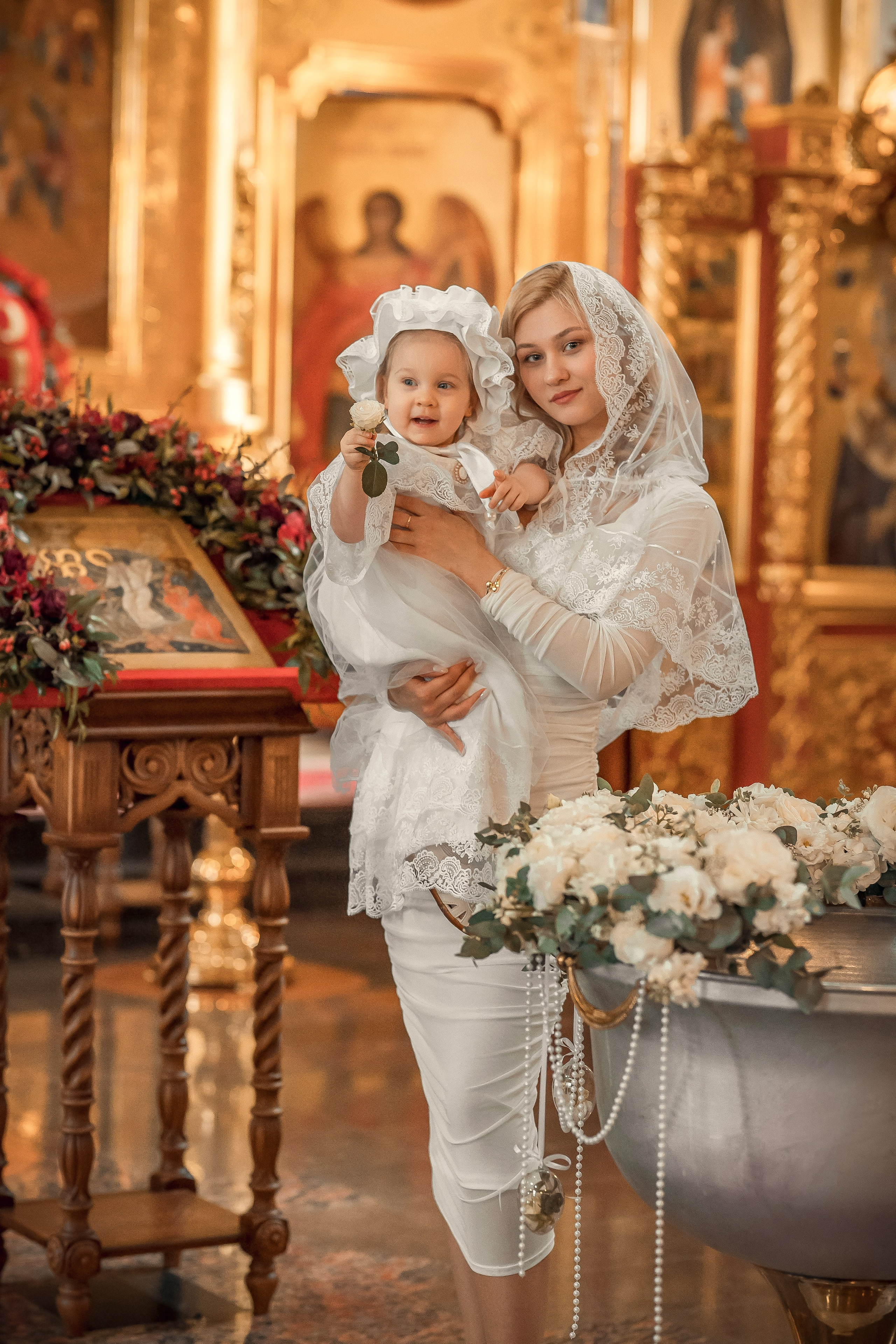 Крещение в Никольском храме в Заяицком. Москва. Семейный фотограф и фотограф на таинства в Москве Юлия Калайджян