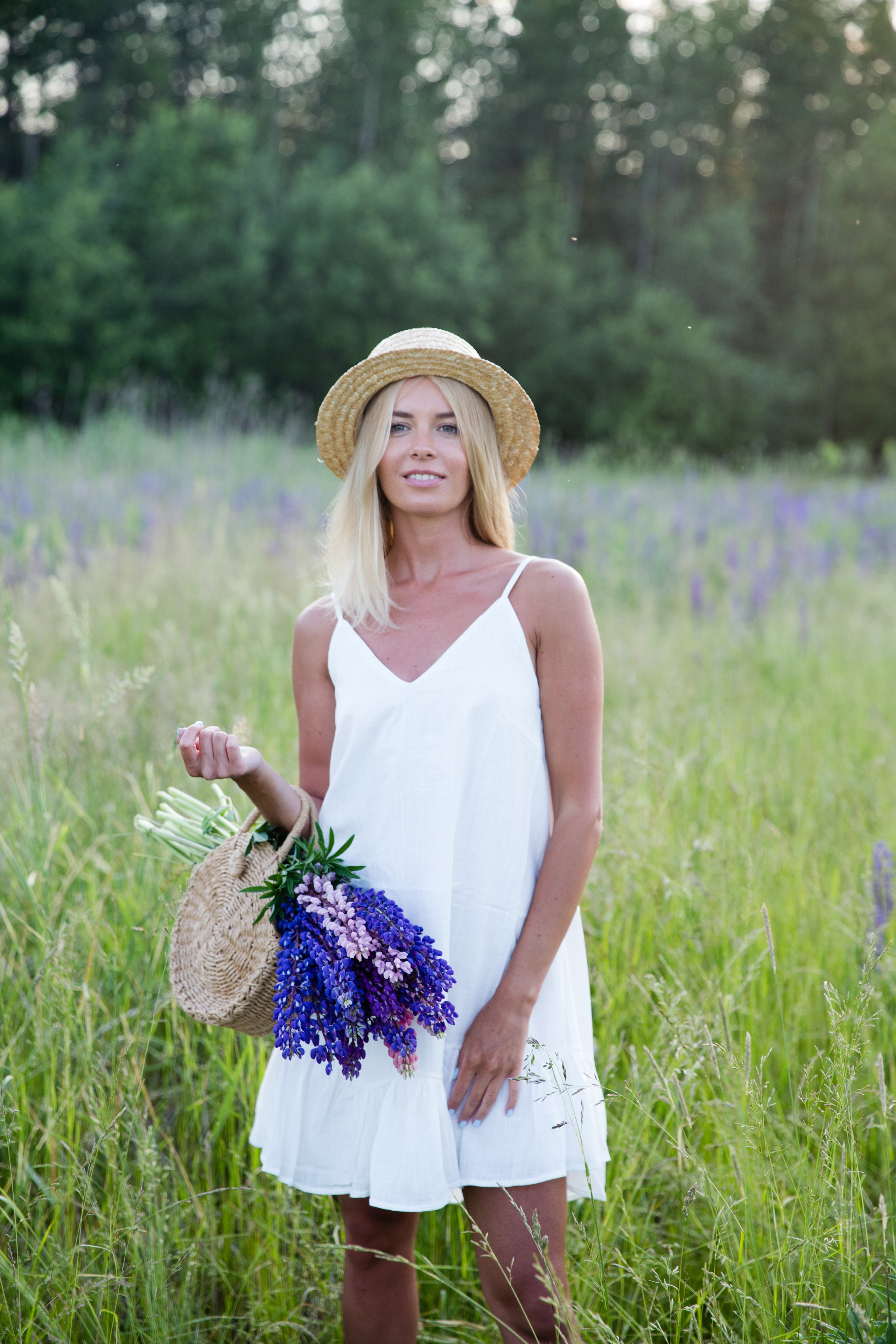 Катя. Люпины. Фотограф в Санкт-Петербурге Закута Ольга