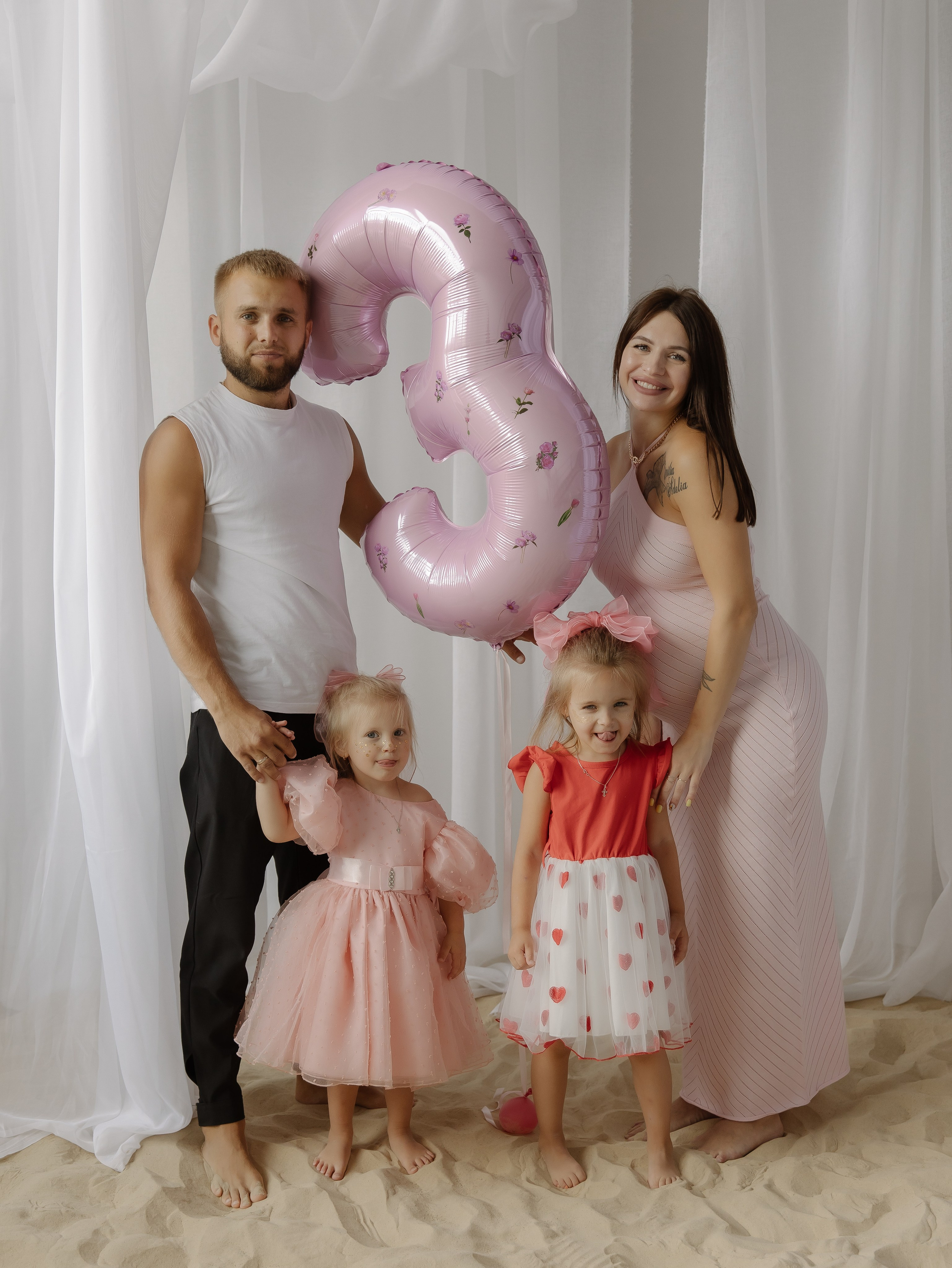 Семейная фотосессия в студии. СВАДЕБНЫЙ ФОТОГРАФ ЧЕЛЯБИНСК