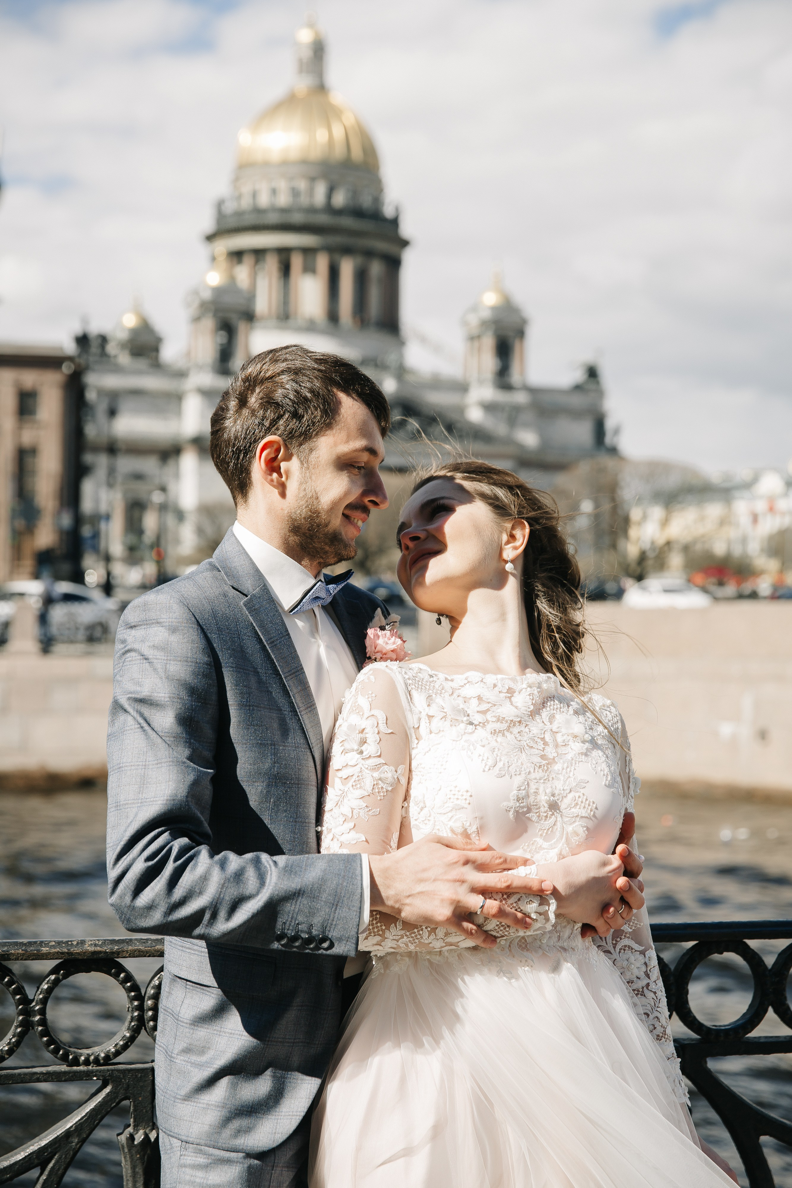 МАЙ | Дворец № 1, Атланты, Эрмитажный дворик. Свадебный фотограф в Санкт-Петербурге Полина Корзухина