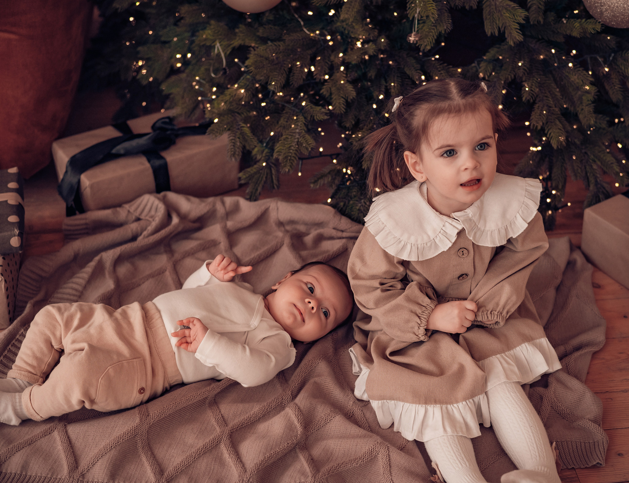 Виктория, Александр, Ванюша и Ариша. Фотографы крещения/венчания  Красноярск Татьяна и Вячеслав Переваловы