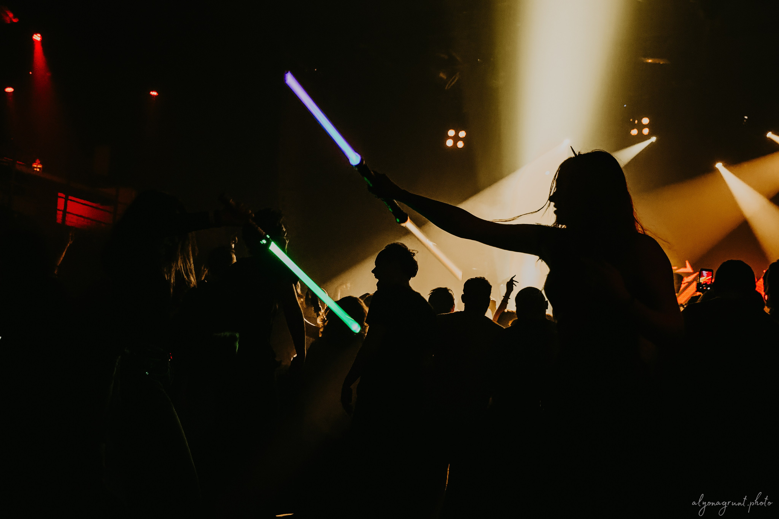 Таймсквер, фоторепортаж, СПБ, Космонавт, 14.11.2025. Алена Адрианова: фотограф в Санкт-Петербурге