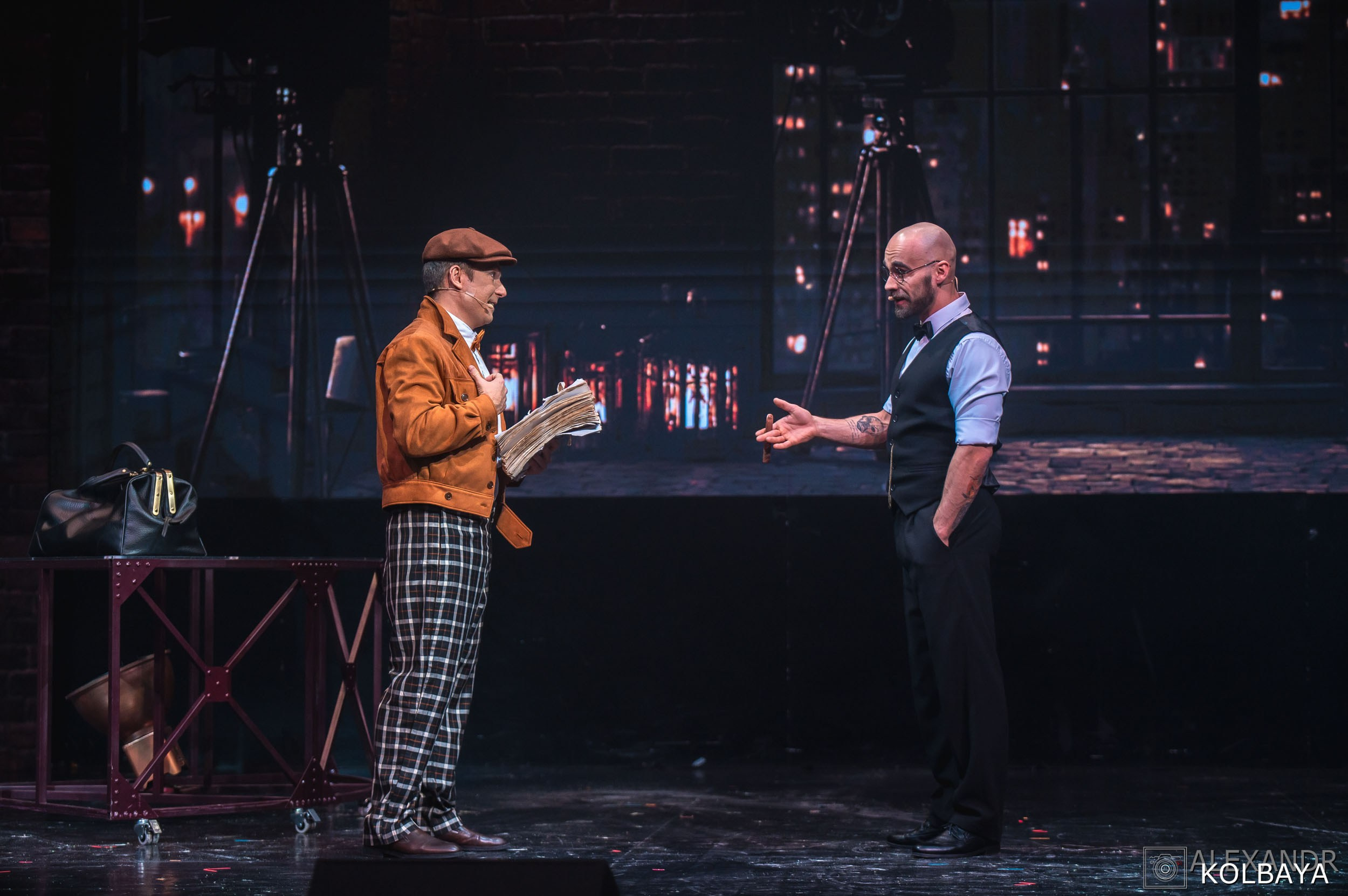 Фотографии со спектакля «Привет, я тетя Чарли». Концертный и театральный репортажный фотограф в Москве Александр Колбая