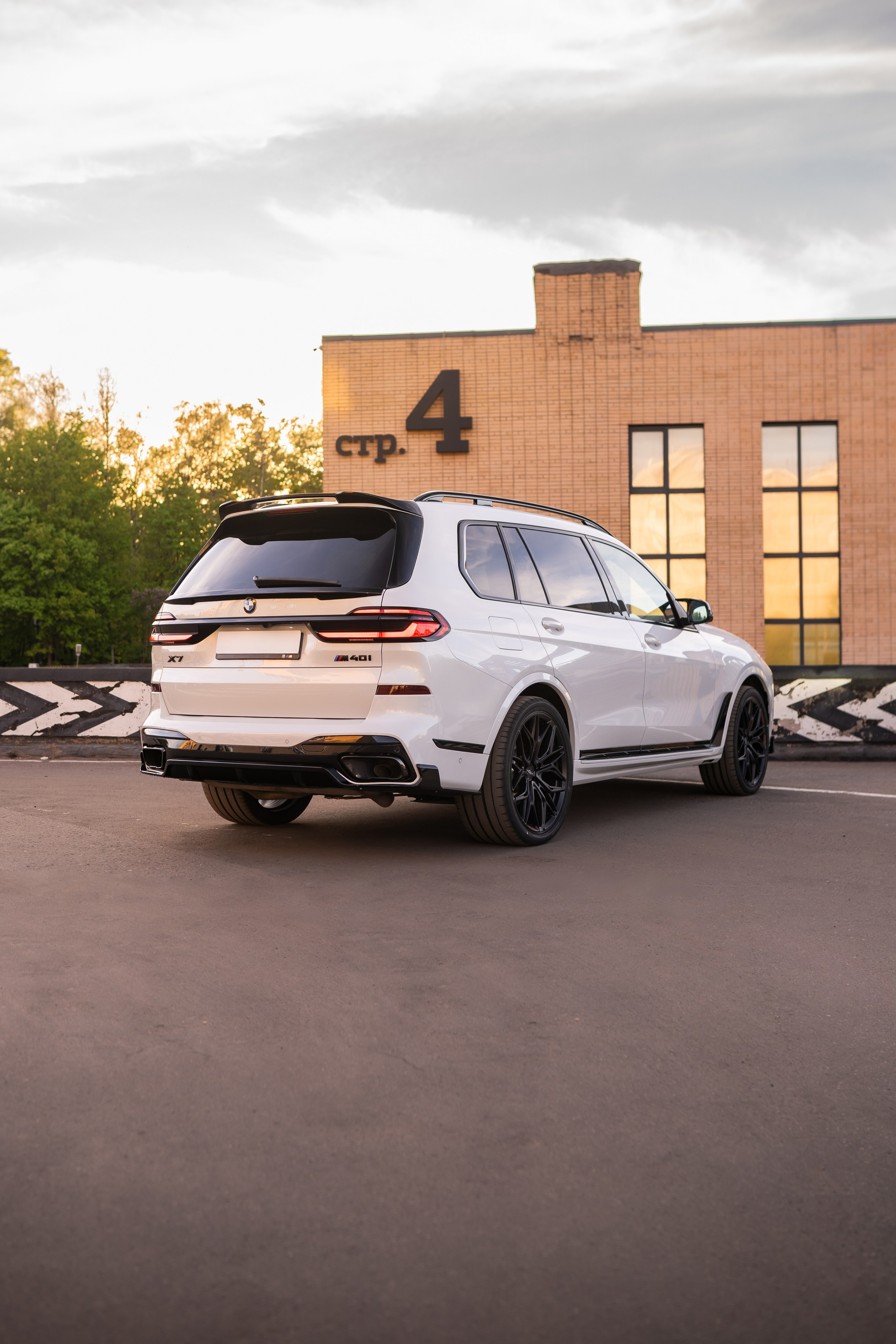 BMW X7. Mirllaev