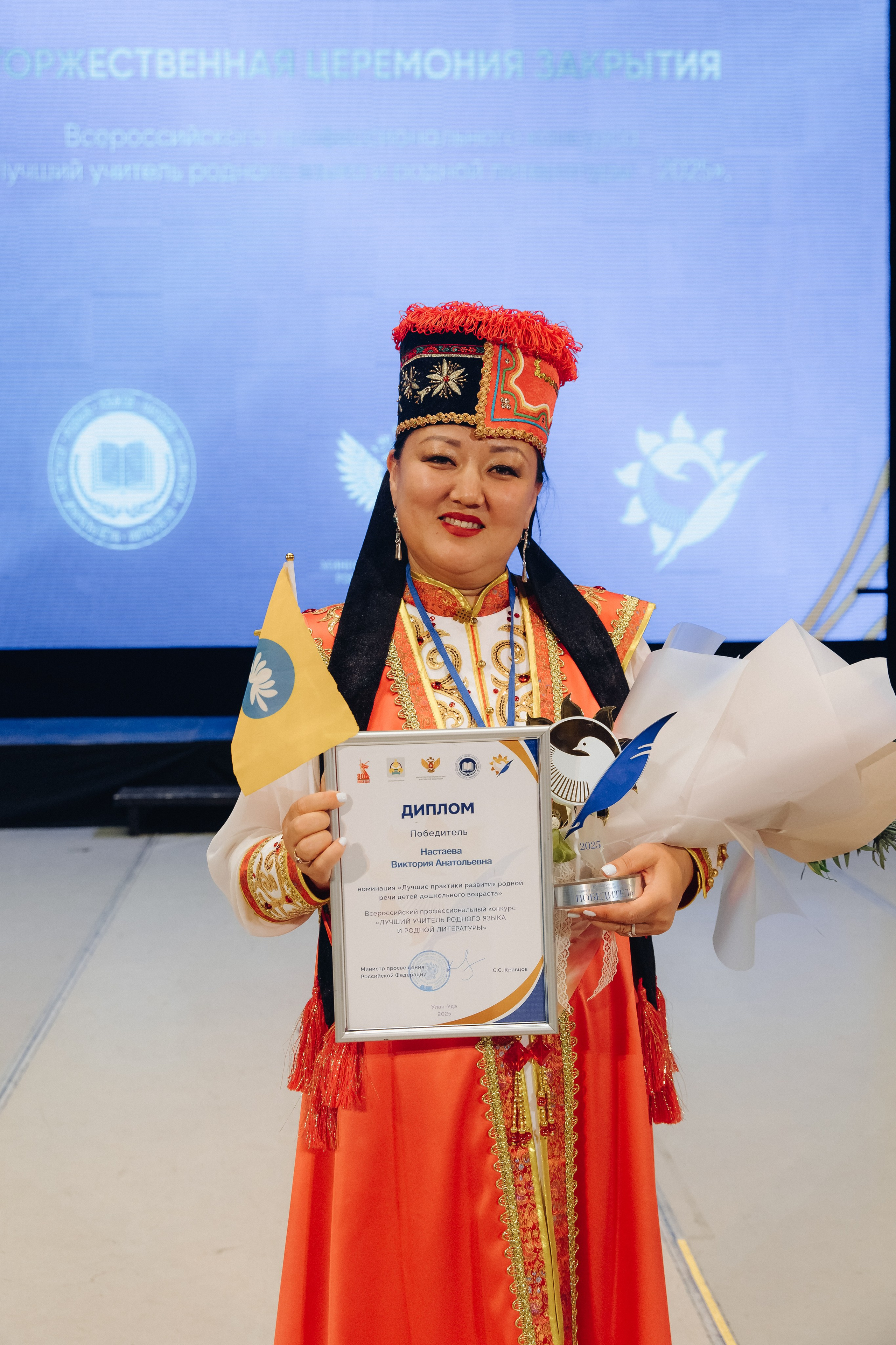 Лучший учитель родного языка и литературы 2025. Свадебный и семейный фотограф в Улан-Удэ