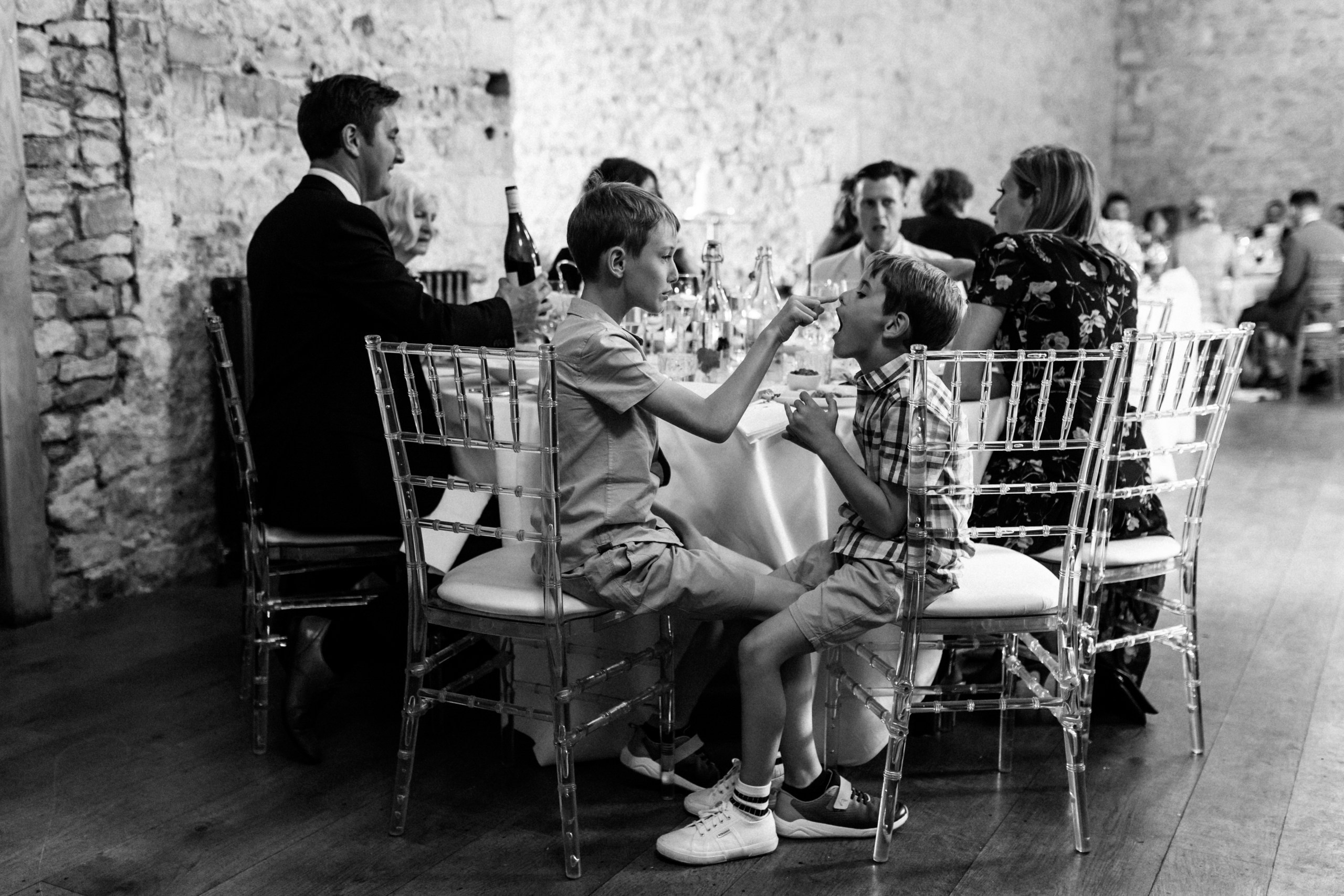 Ana & Tom Wedding at Notley Abbey. Moments Catchers — Wedding Photography & Video Duo in London