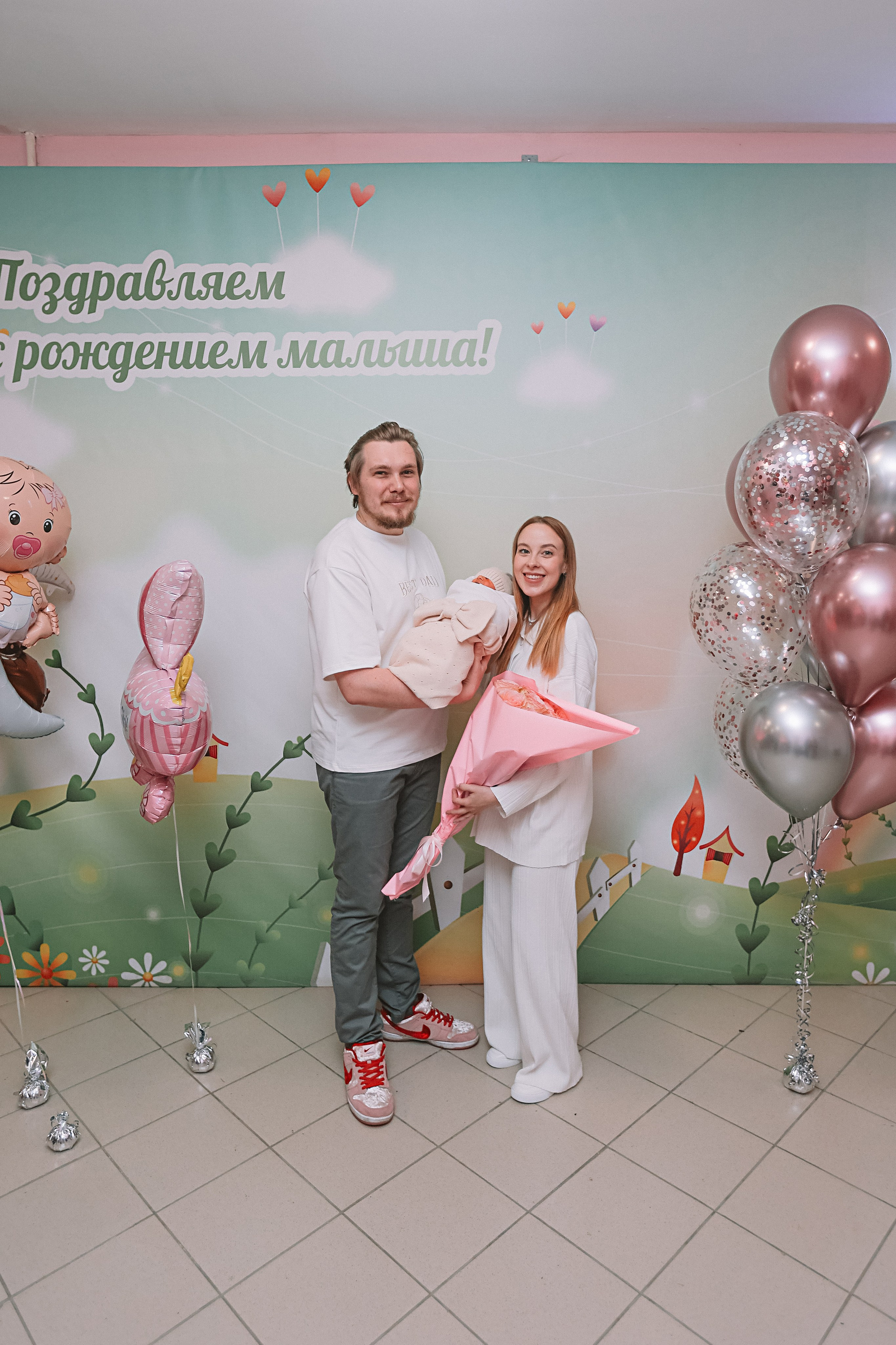 Выписка палата+внизу ПЦЭ. Семейный фотограф Тюмень, фотограф на роды Салмина Мария