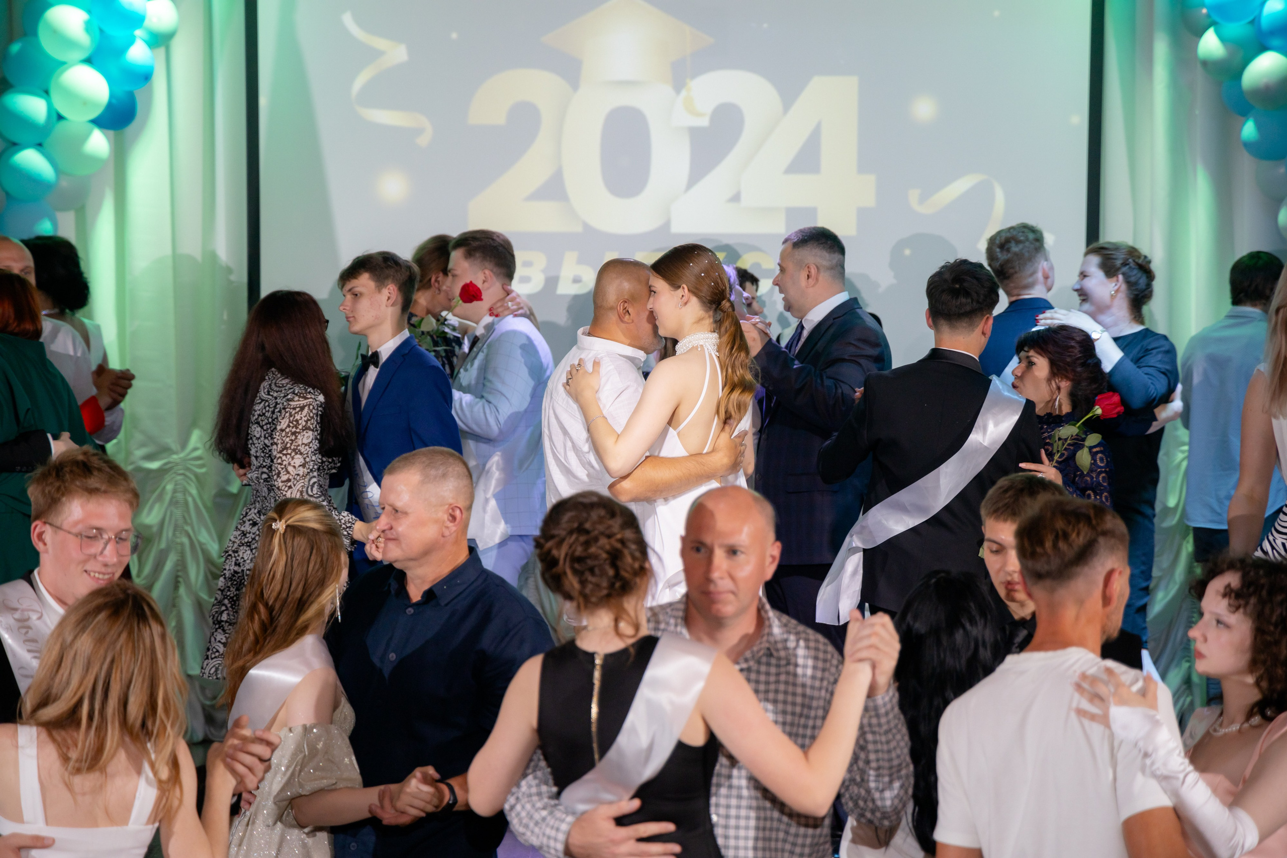 Школьный выпускной 2024 год в Соколе (Минск). Свадебный фотограф в Минске/Беларуси Сергей Спиридонов