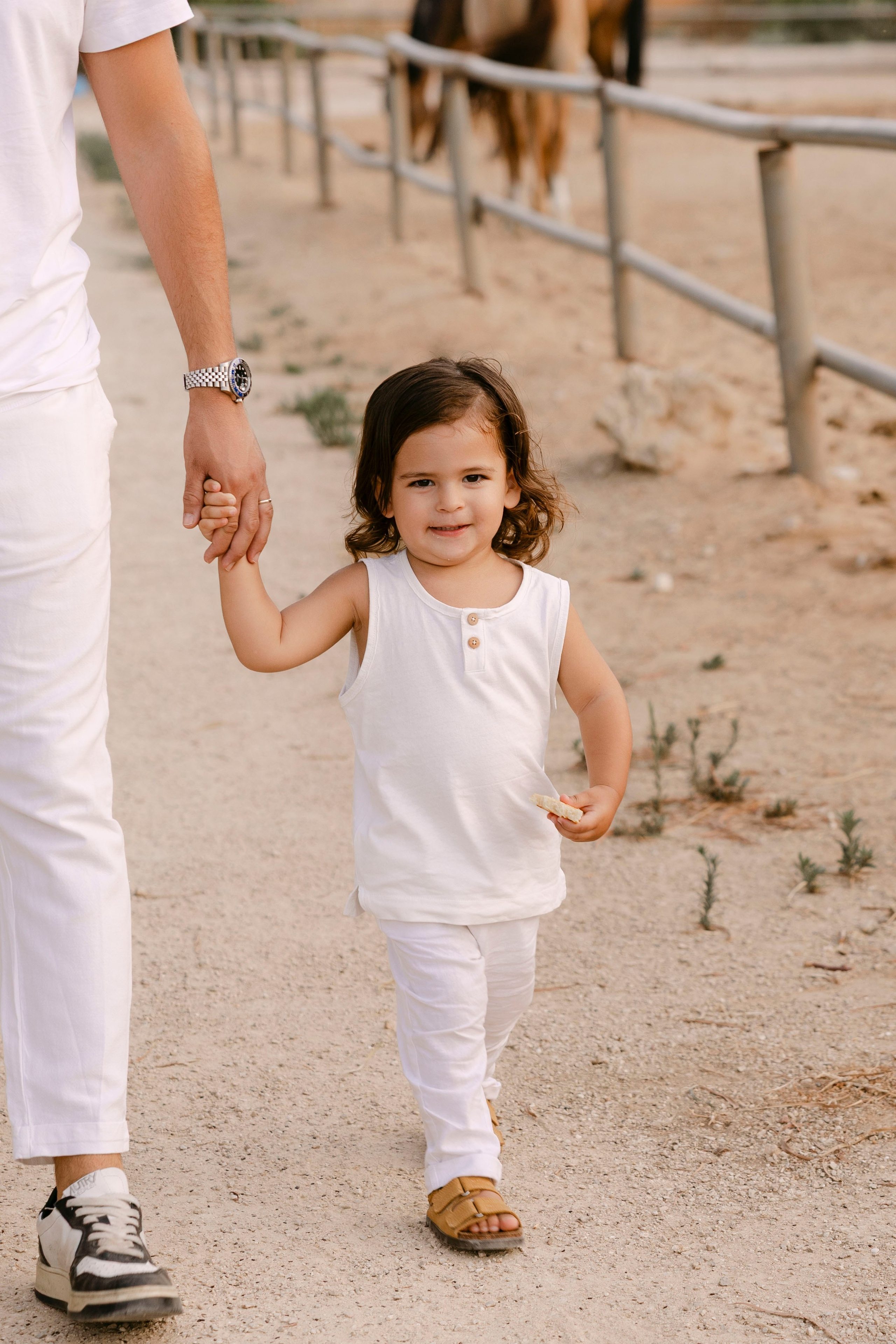 Pregnancy photoshoot at the horse farm. Главная